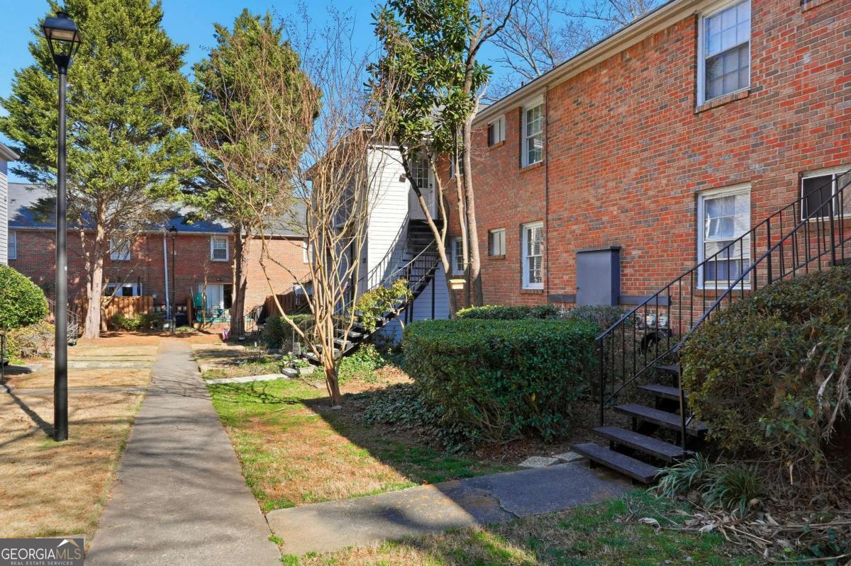 6700 Roswell Road # 28G