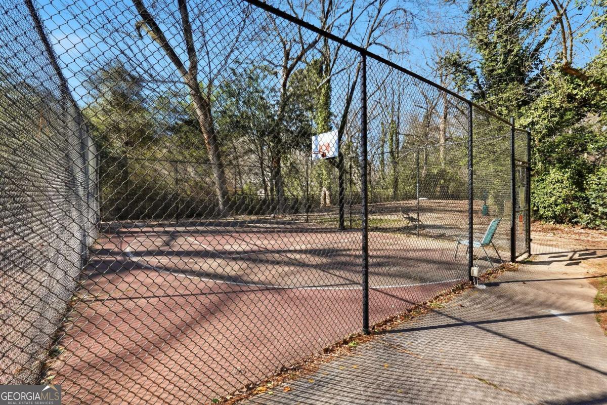 6700 Roswell Road # 28G