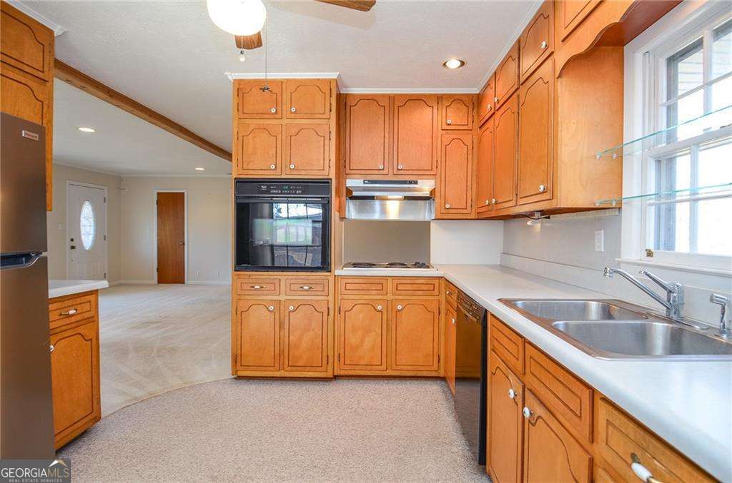 5547 Prince Phillip Way