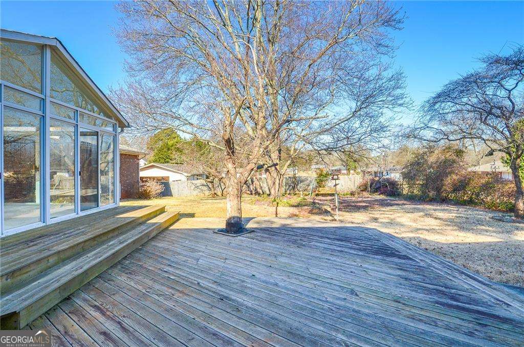 5547 Prince Phillip Way