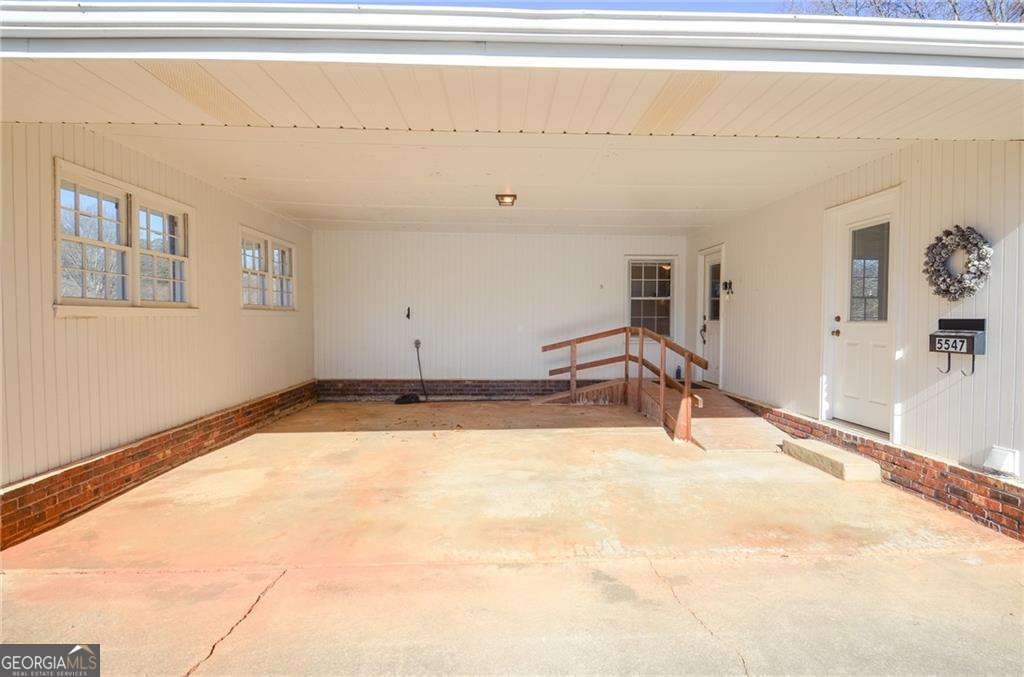 5547 Prince Phillip Way