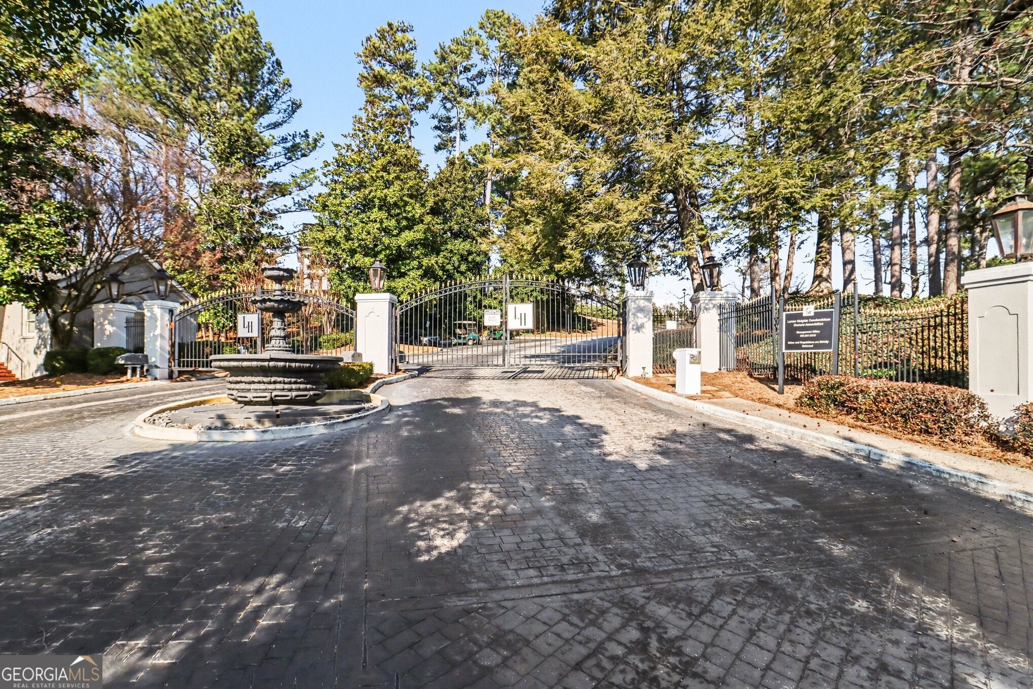 1202 Pine Heights Drive NE