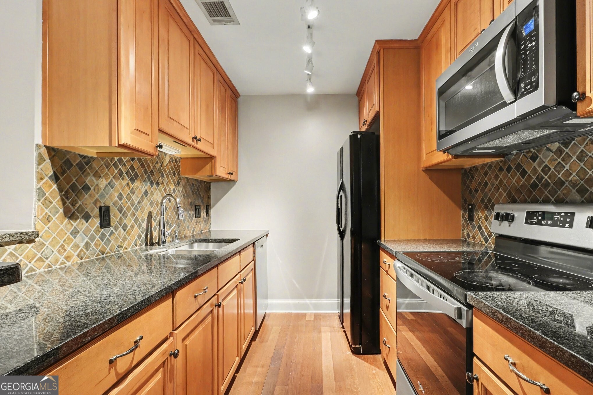 1202 Pine Heights Drive NE