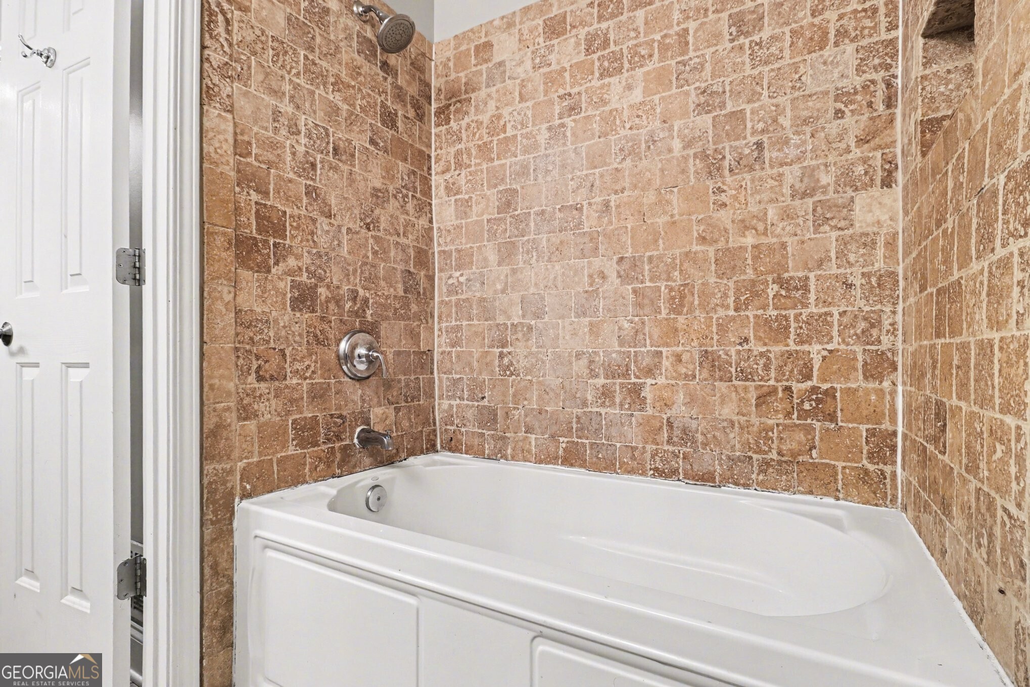 1202 Pine Heights Drive NE