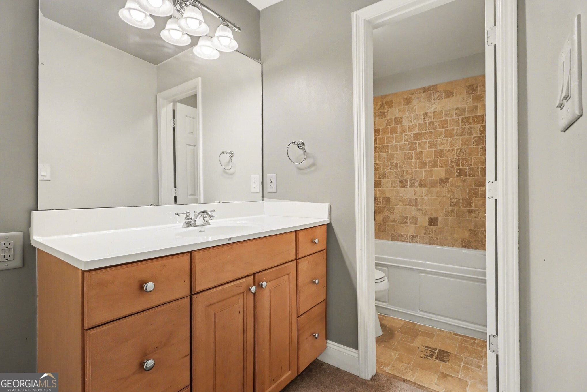 1202 Pine Heights Drive NE