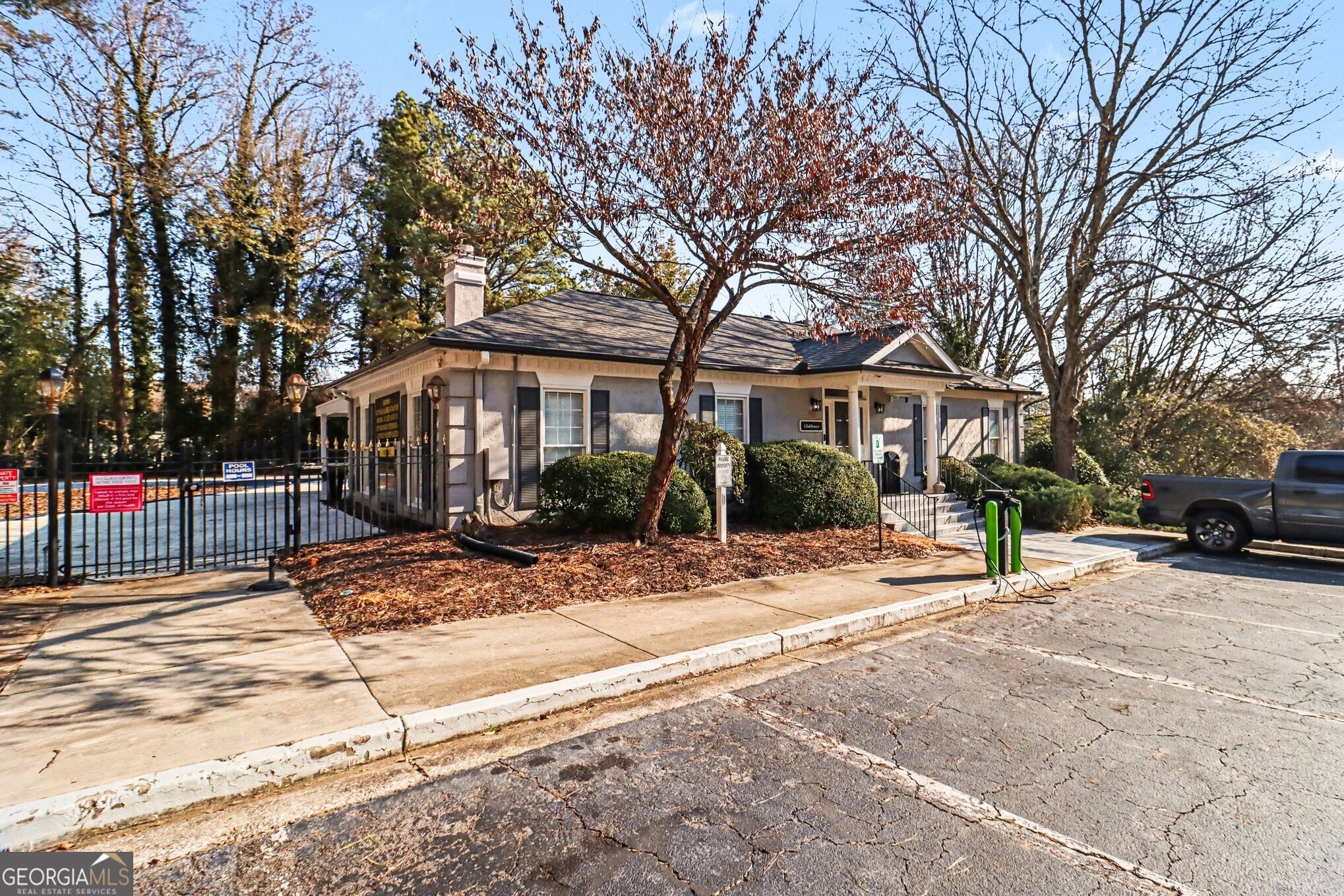 1202 Pine Heights Drive NE