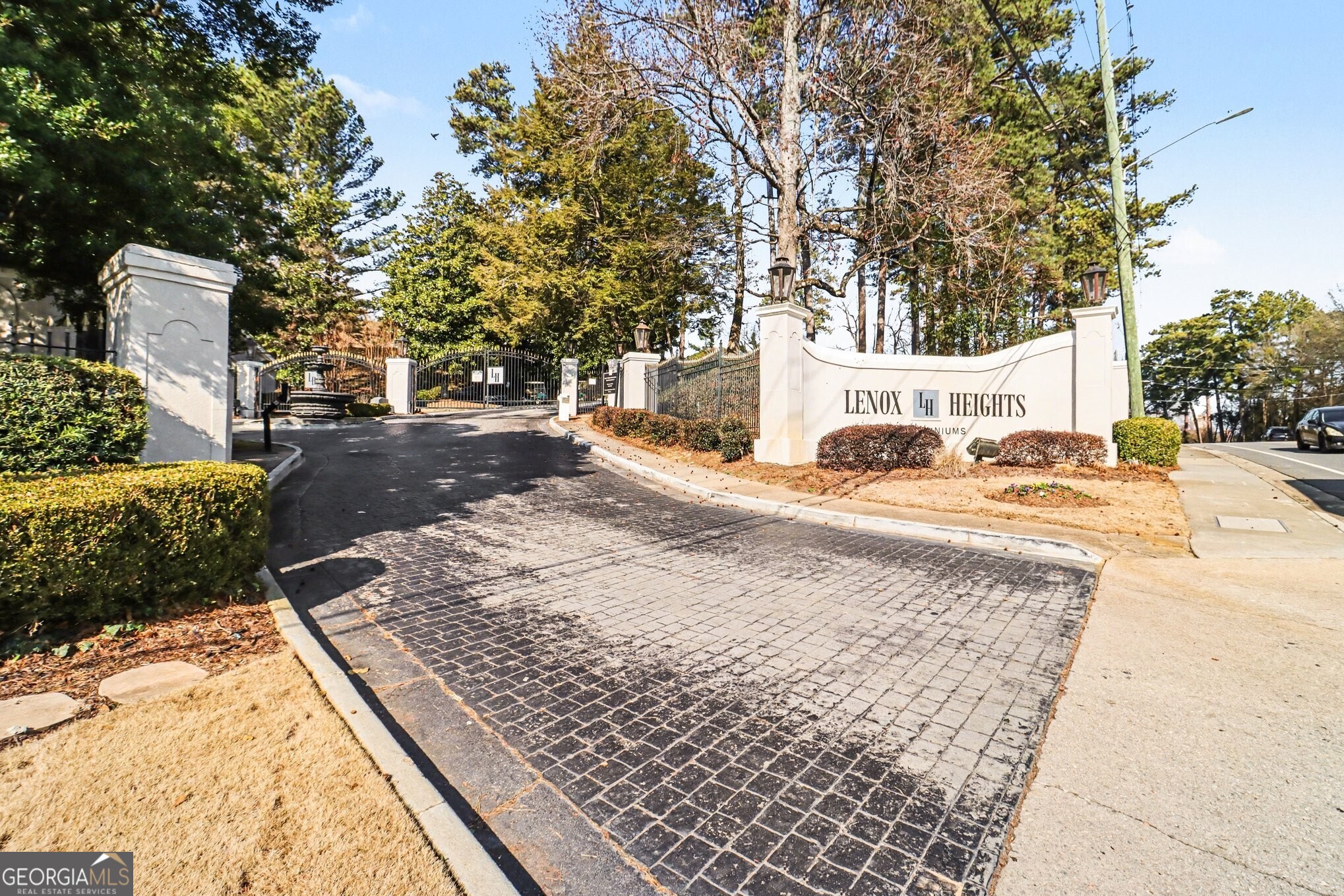 1202 Pine Heights Drive NE