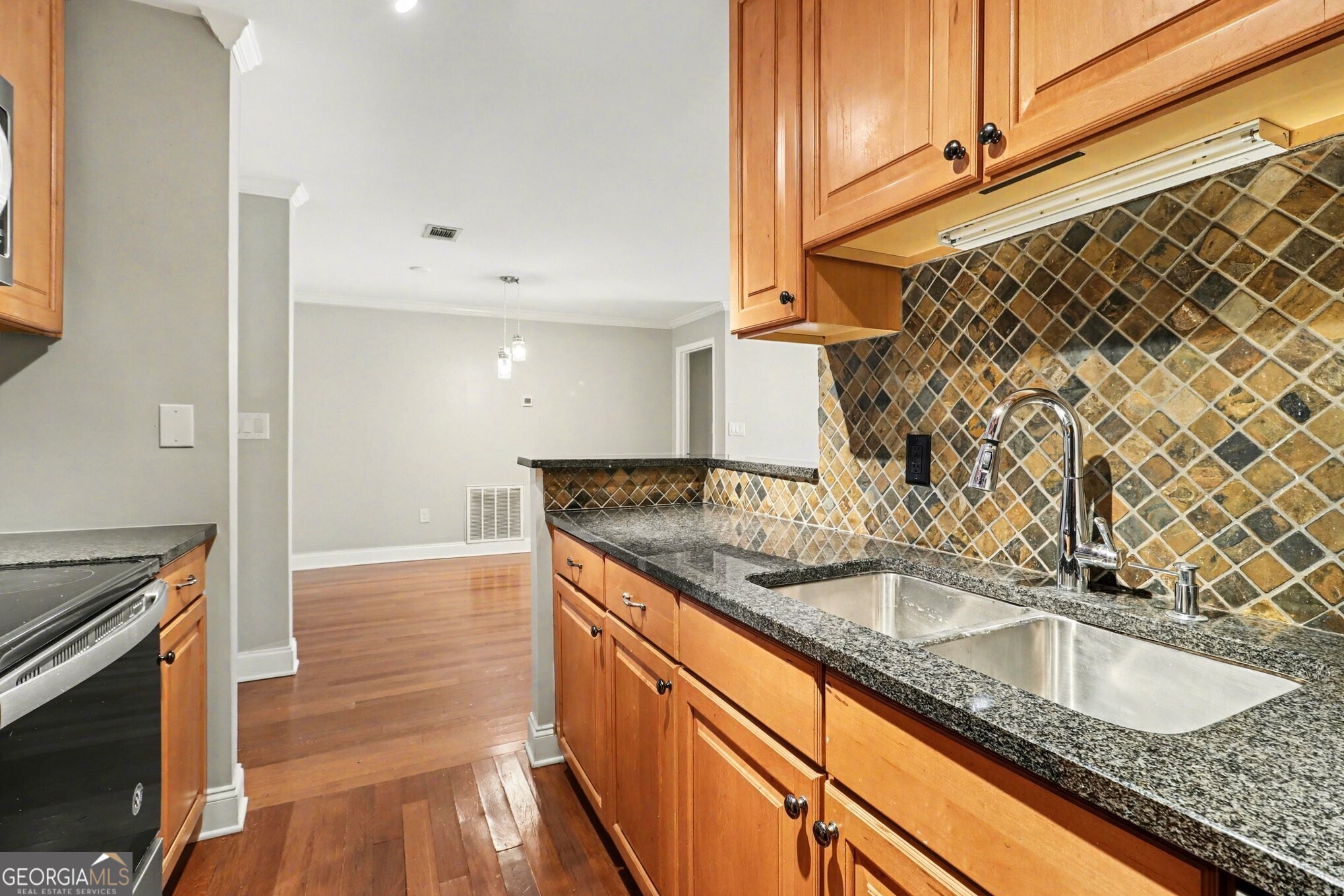 1202 Pine Heights Drive NE