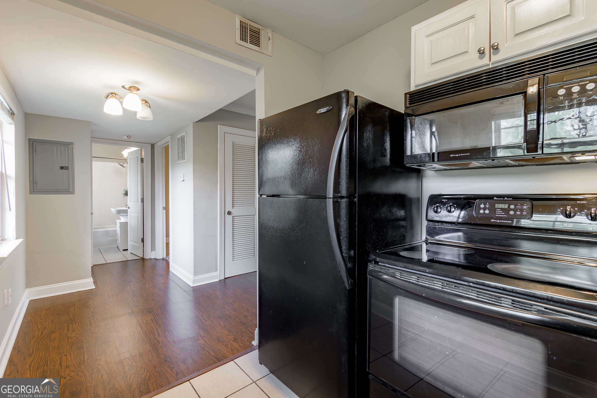 1322 Euclid Avenue NE # 205