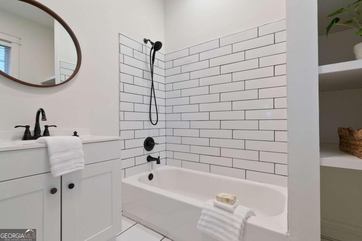 715 Woodson Street SE