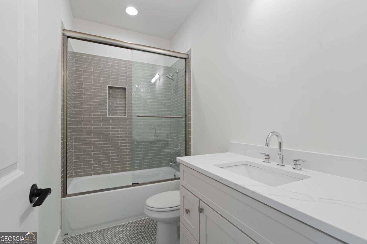 1070 Fleming Street SE