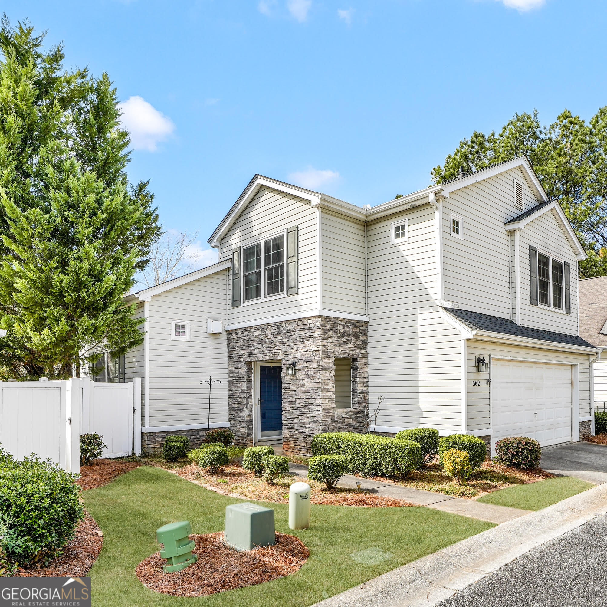 562 Windcroft Circle NW