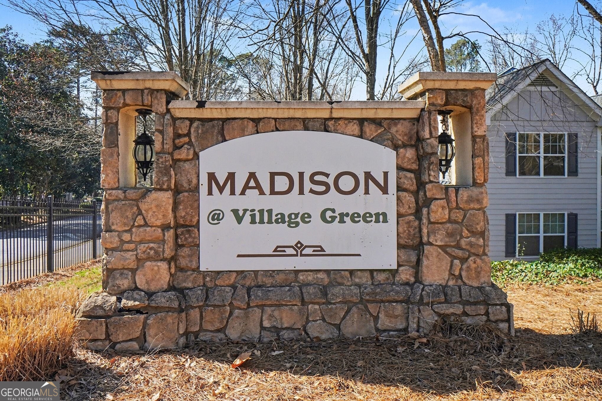 1004 Madison Lane SE