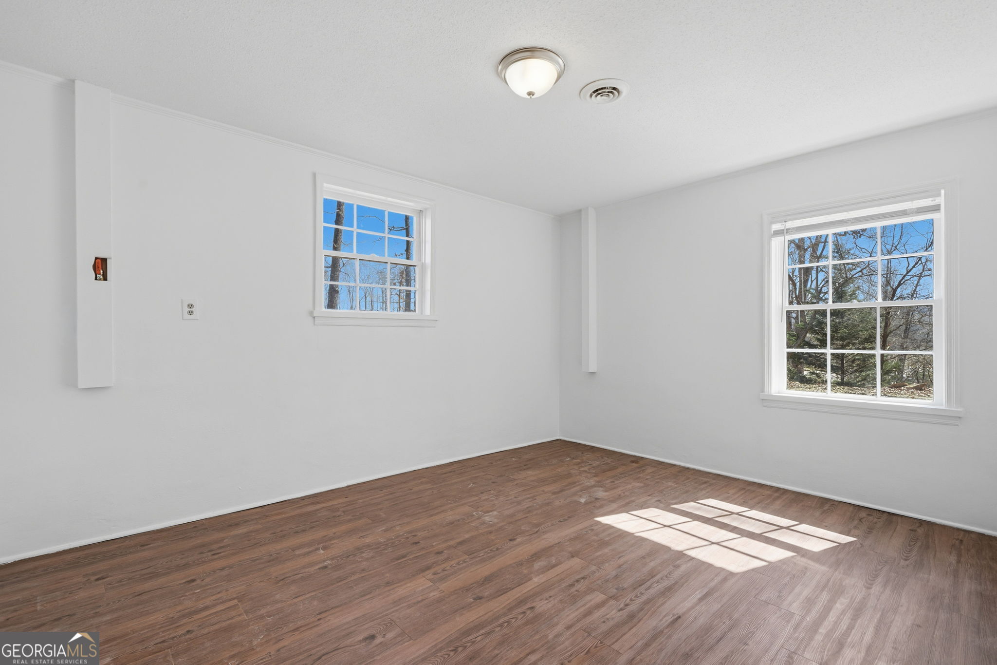 1460 Hillcrest Drive