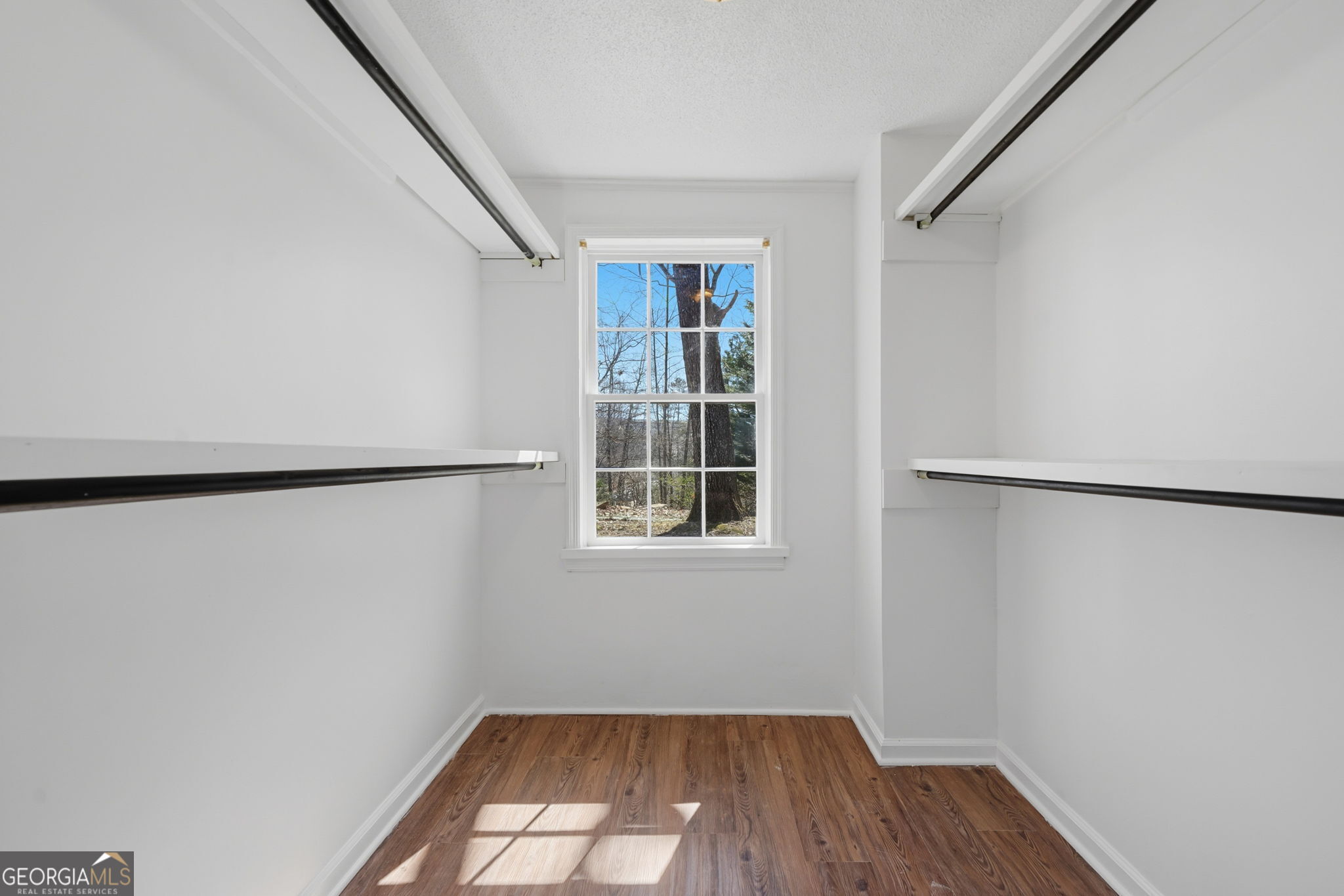 1460 Hillcrest Drive