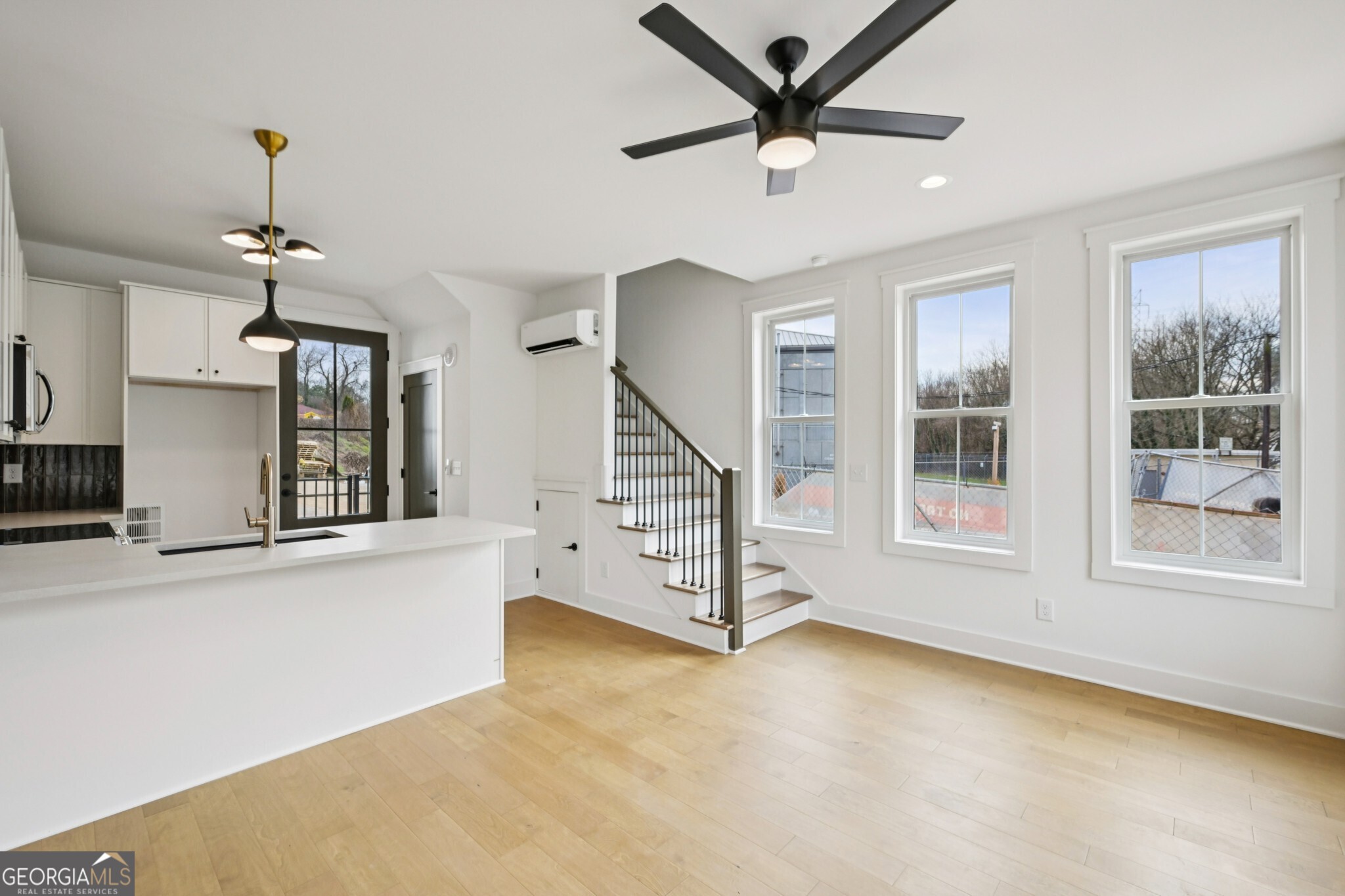1160 Boulevard SE # 17