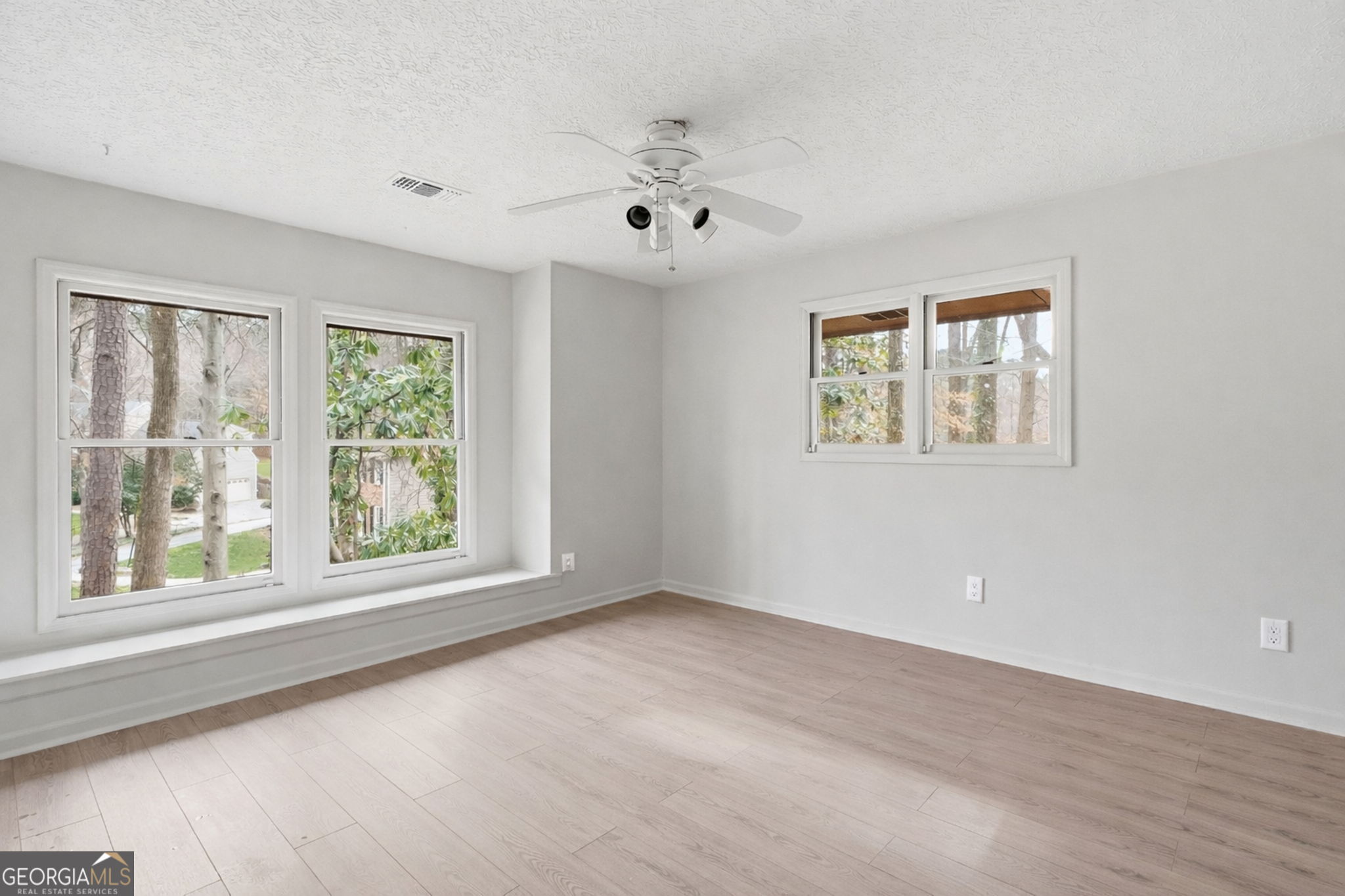 1130 Valley Ridge Court SE