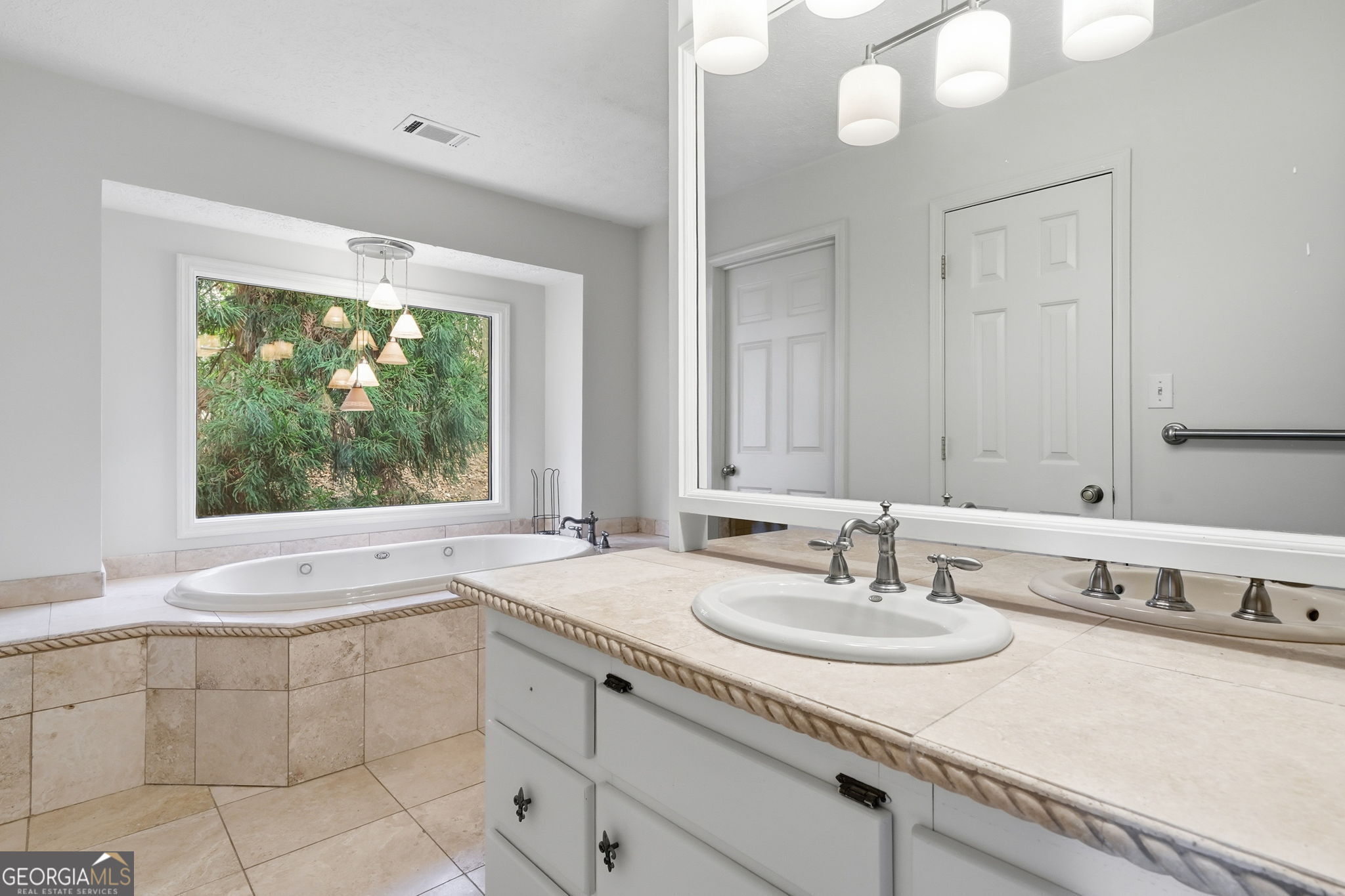 1130 Valley Ridge Court SE