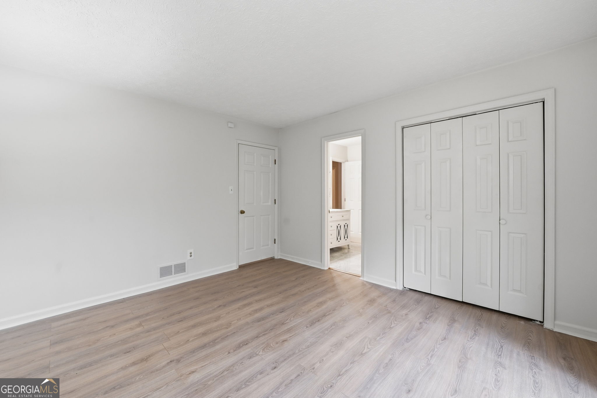 1130 Valley Ridge Court SE