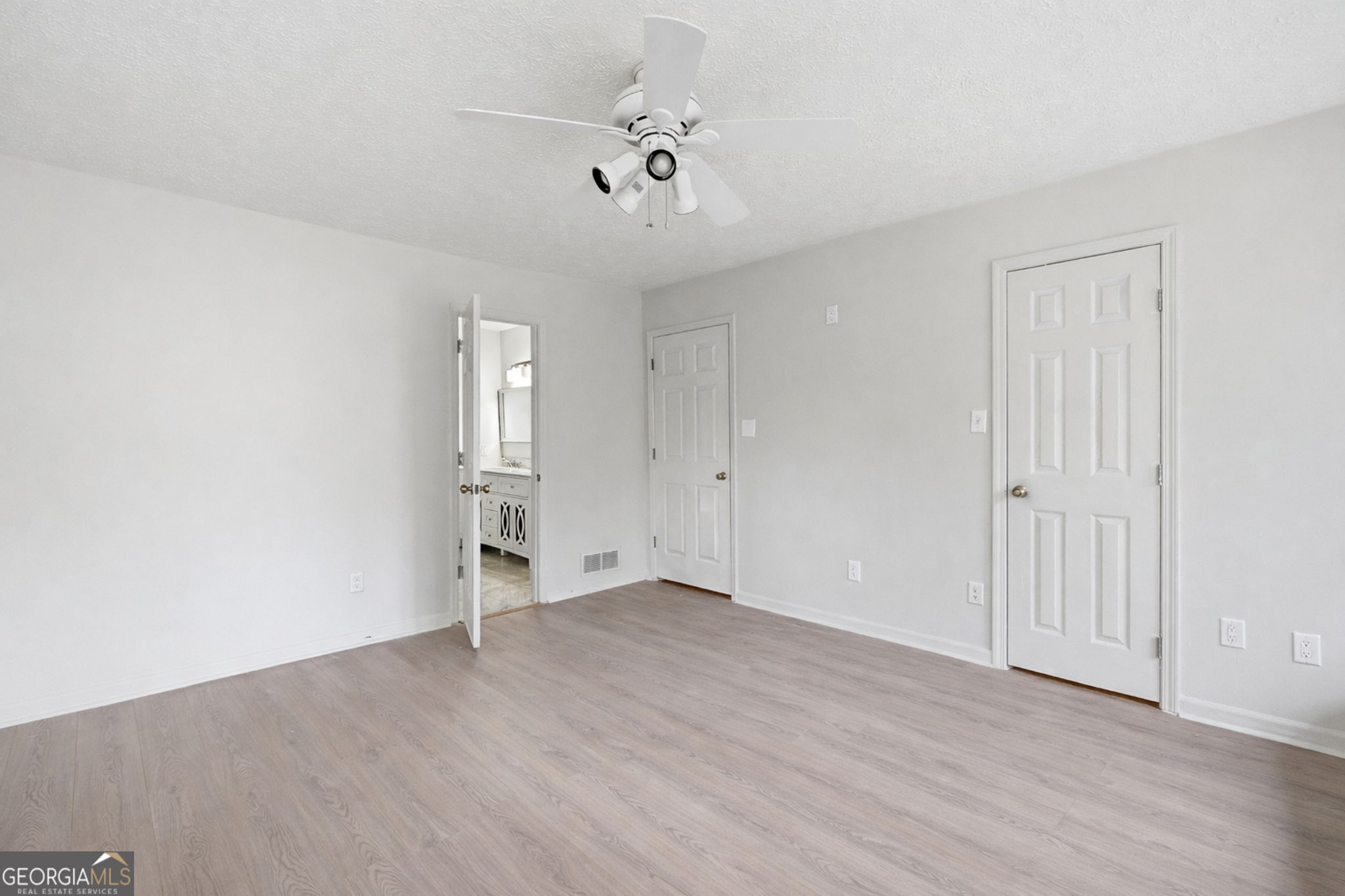 1130 Valley Ridge Court SE