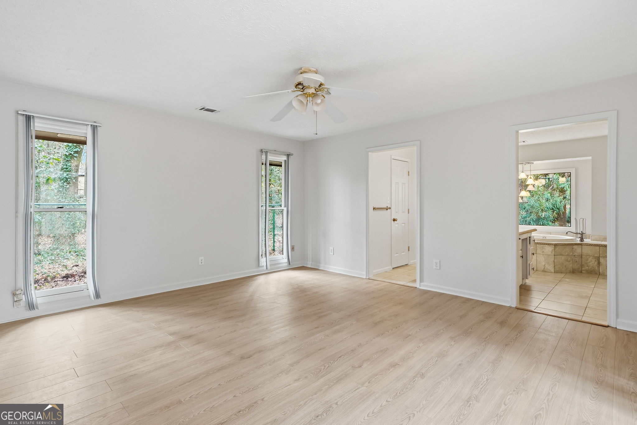 1130 Valley Ridge Court SE