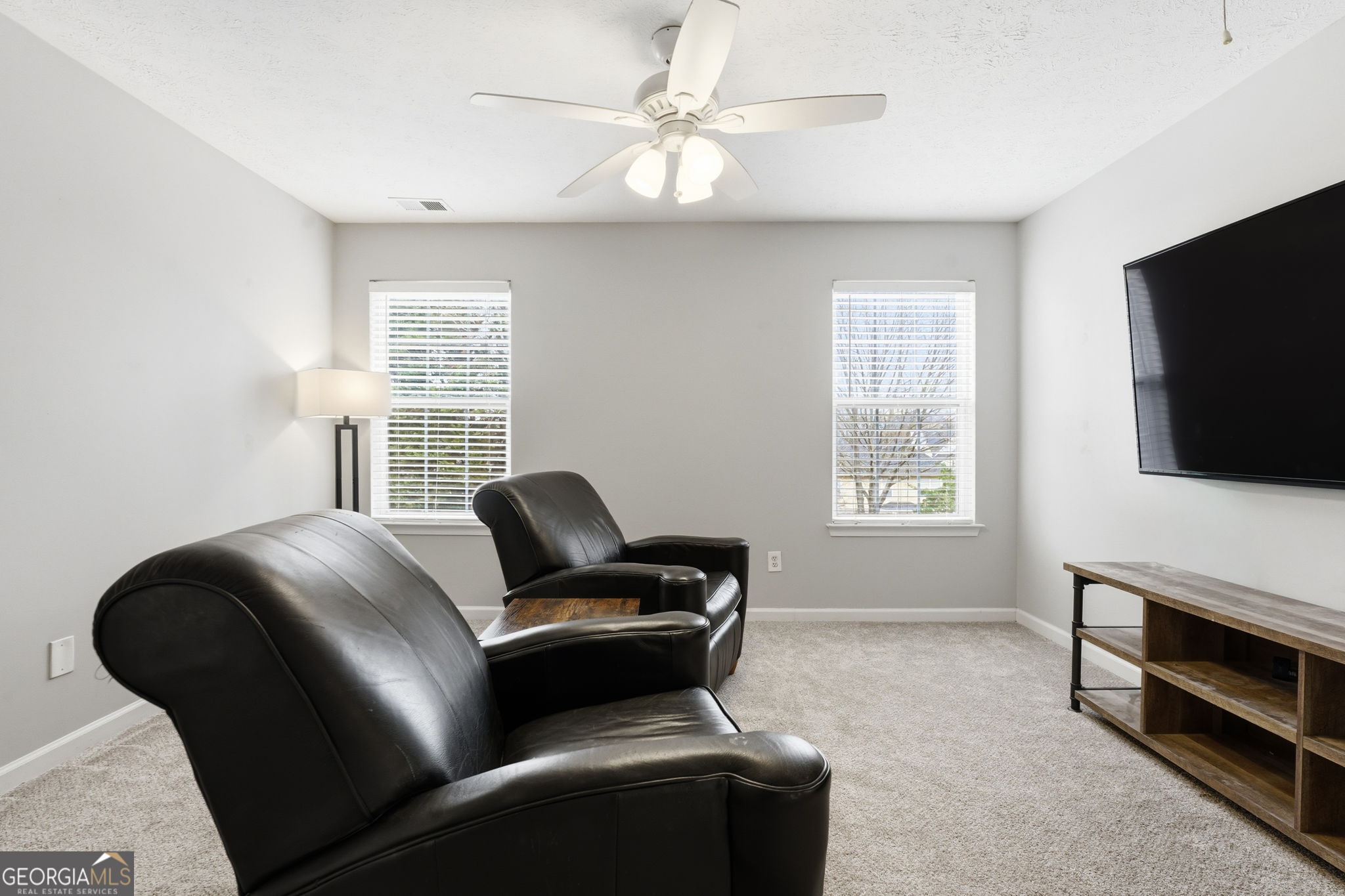 5076 Newpark Drive NW