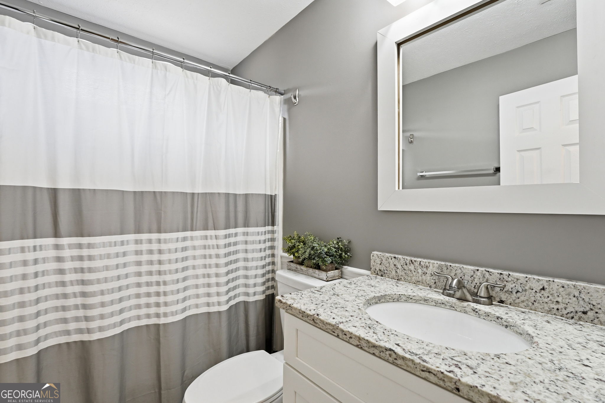 5076 Newpark Drive NW