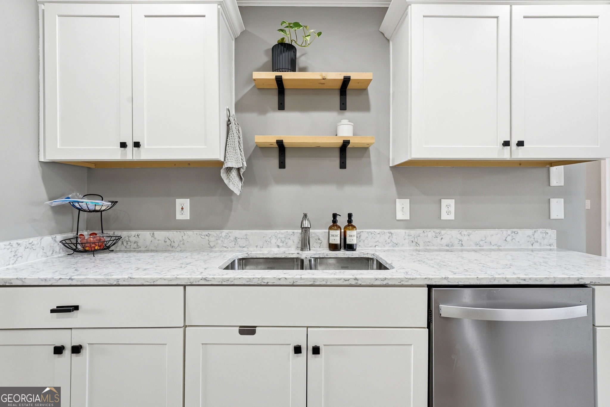 5076 Newpark Drive NW