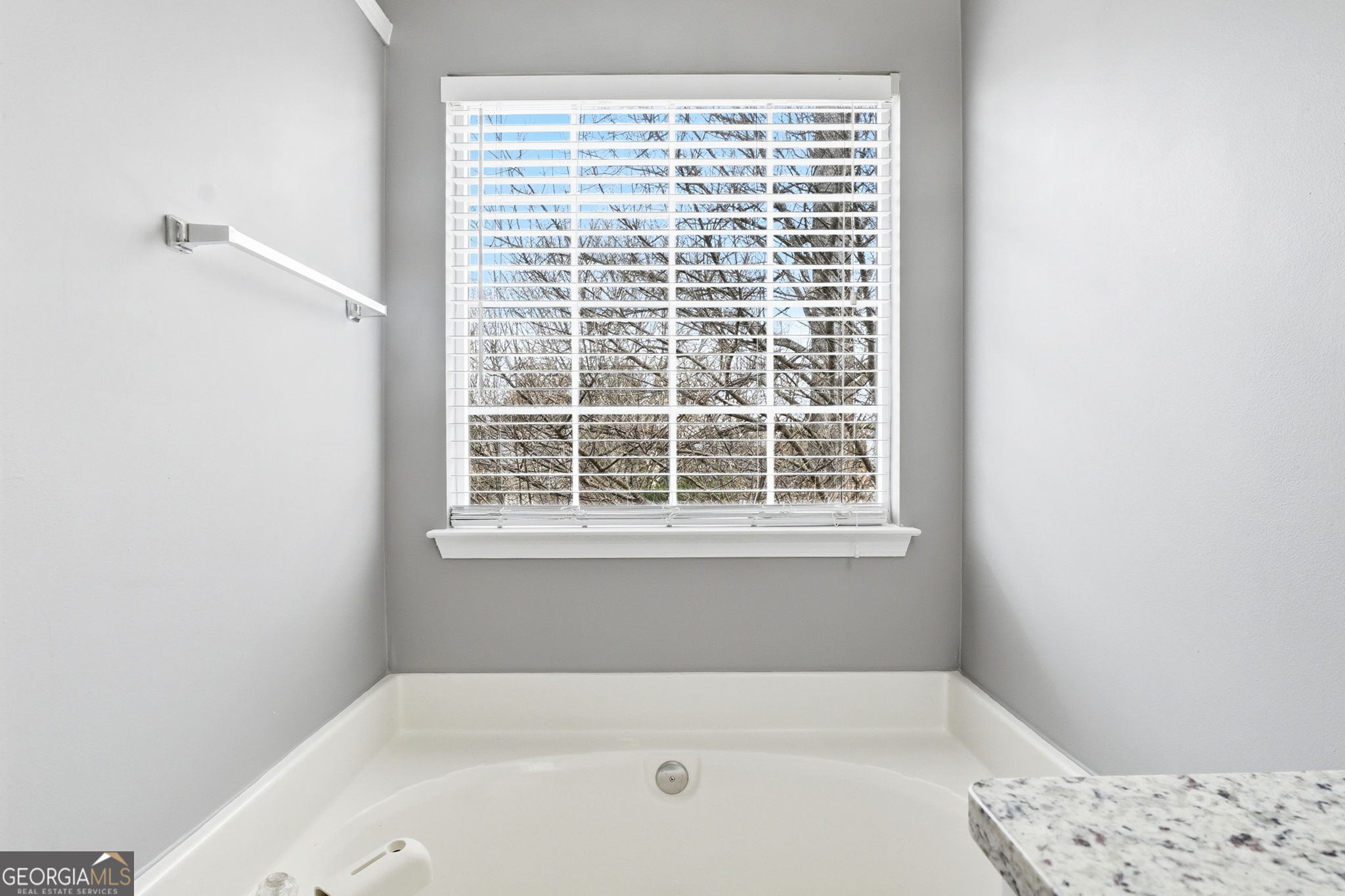 5076 Newpark Drive NW