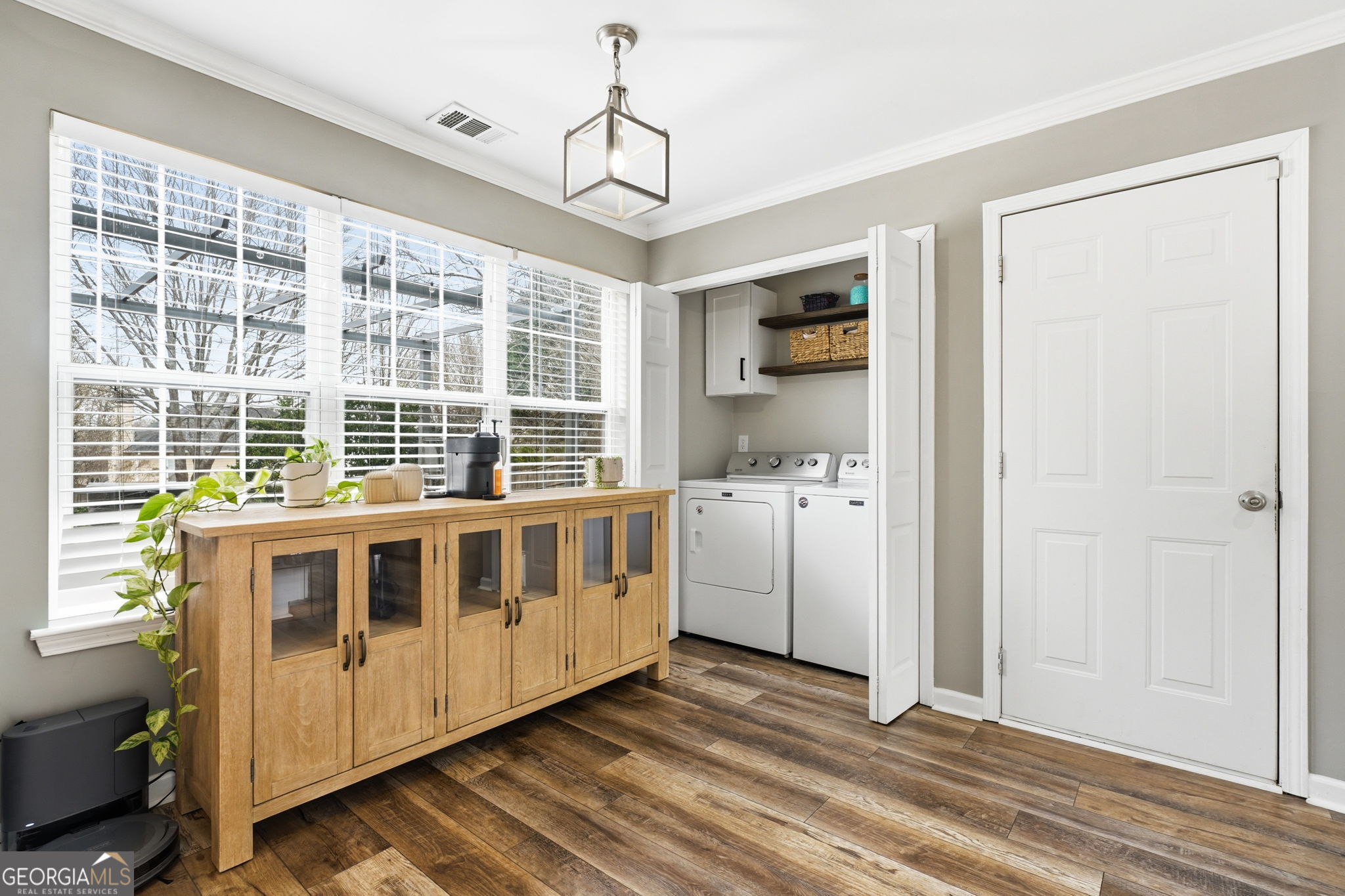 5076 Newpark Drive NW