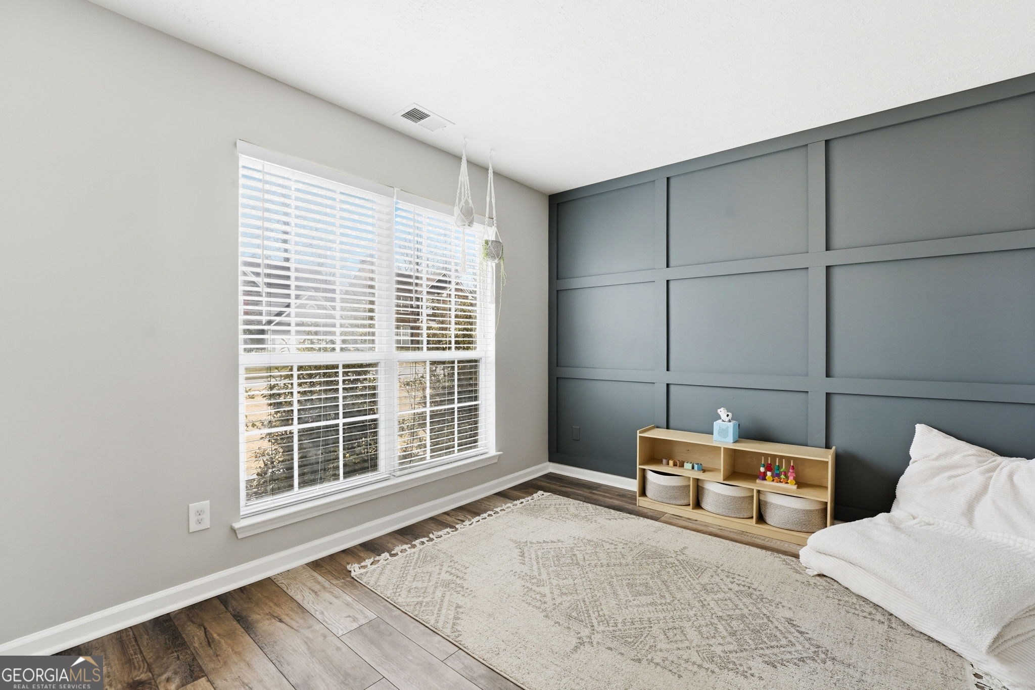 5076 Newpark Drive NW