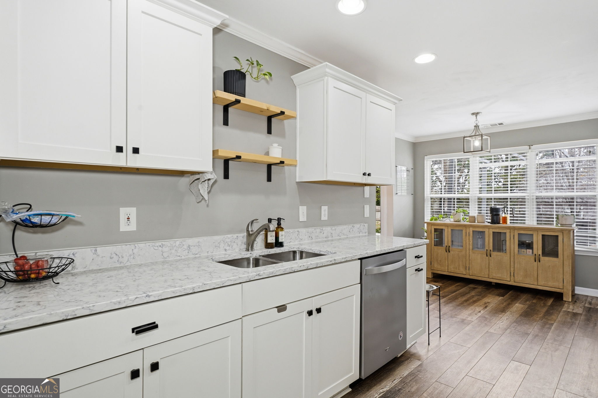 5076 Newpark Drive NW