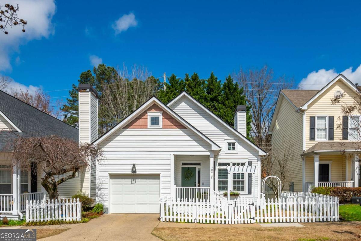 704 Gardenside Circle SE