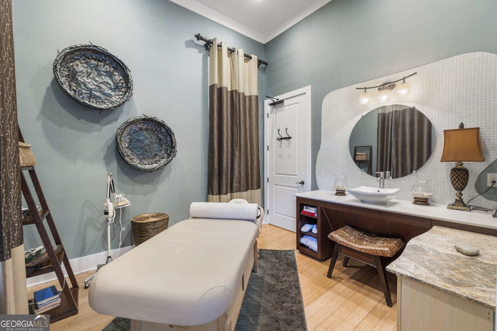 200 River Vista Drive # 520