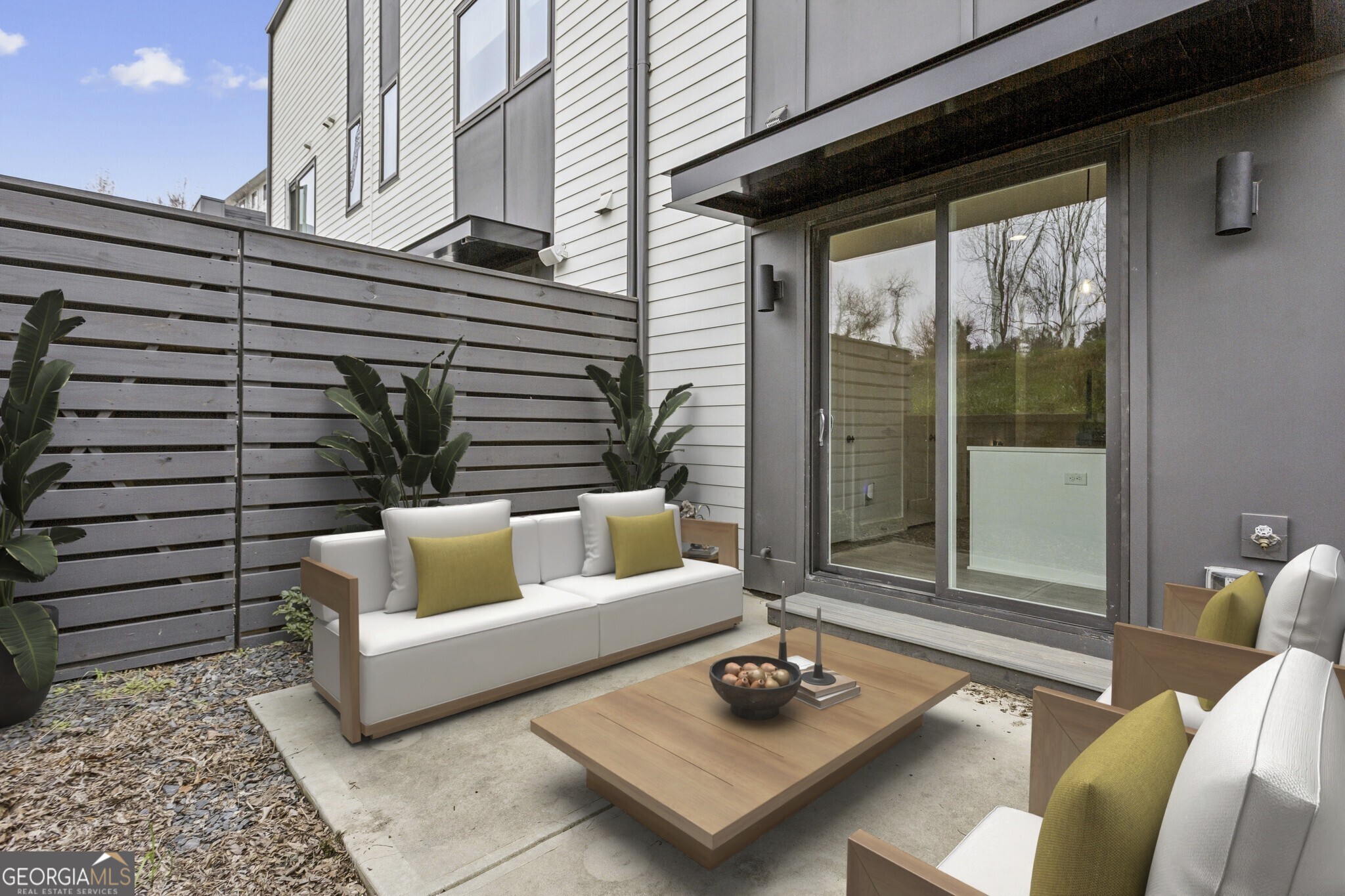 1261 Chelsea Circle NW