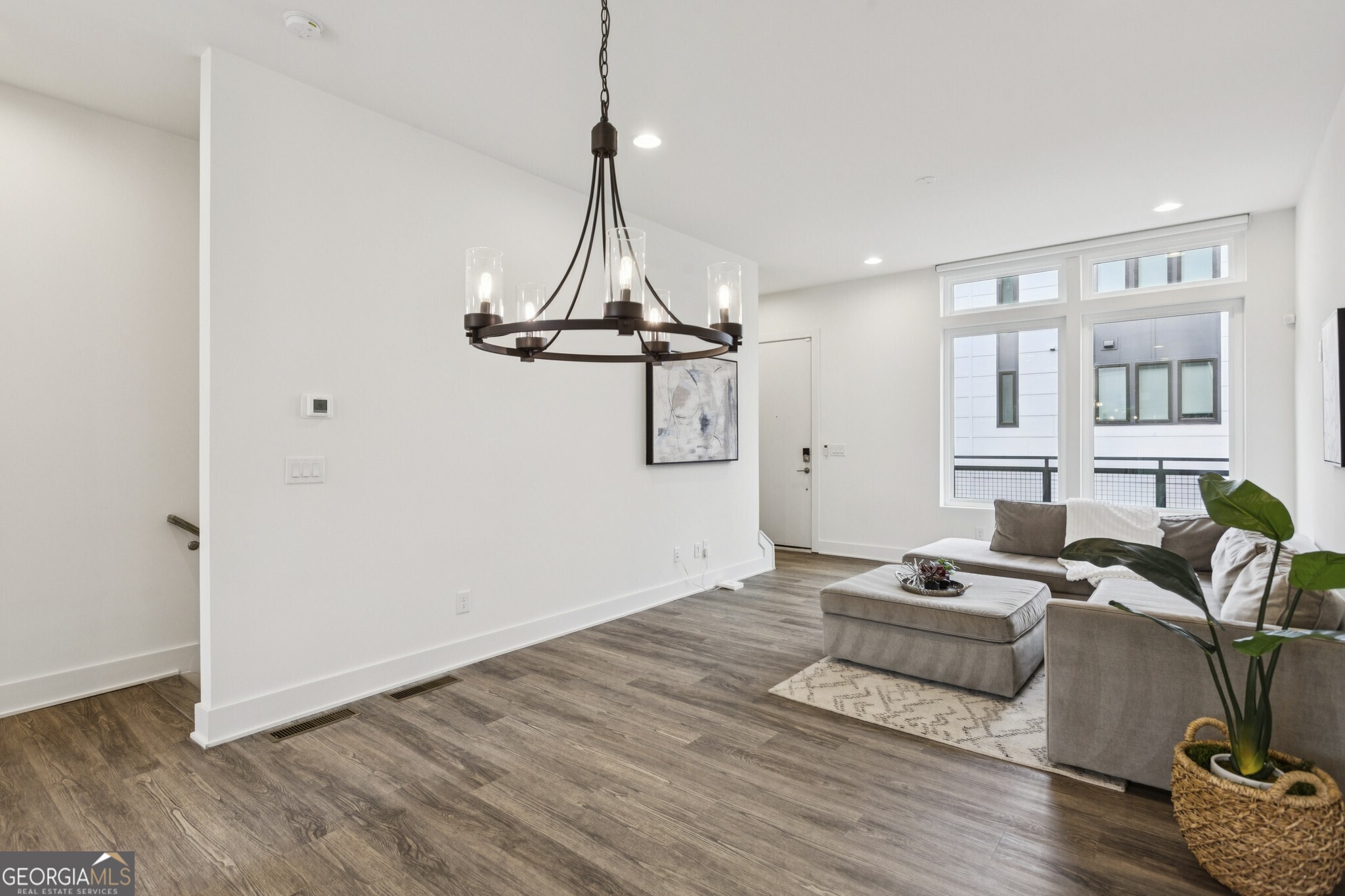 1261 Chelsea Circle NW