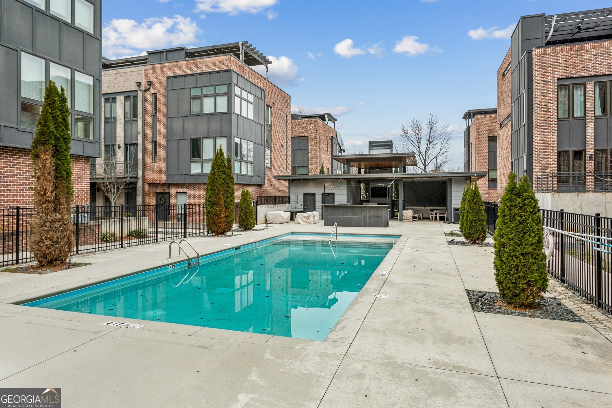 1261 Chelsea Circle NW