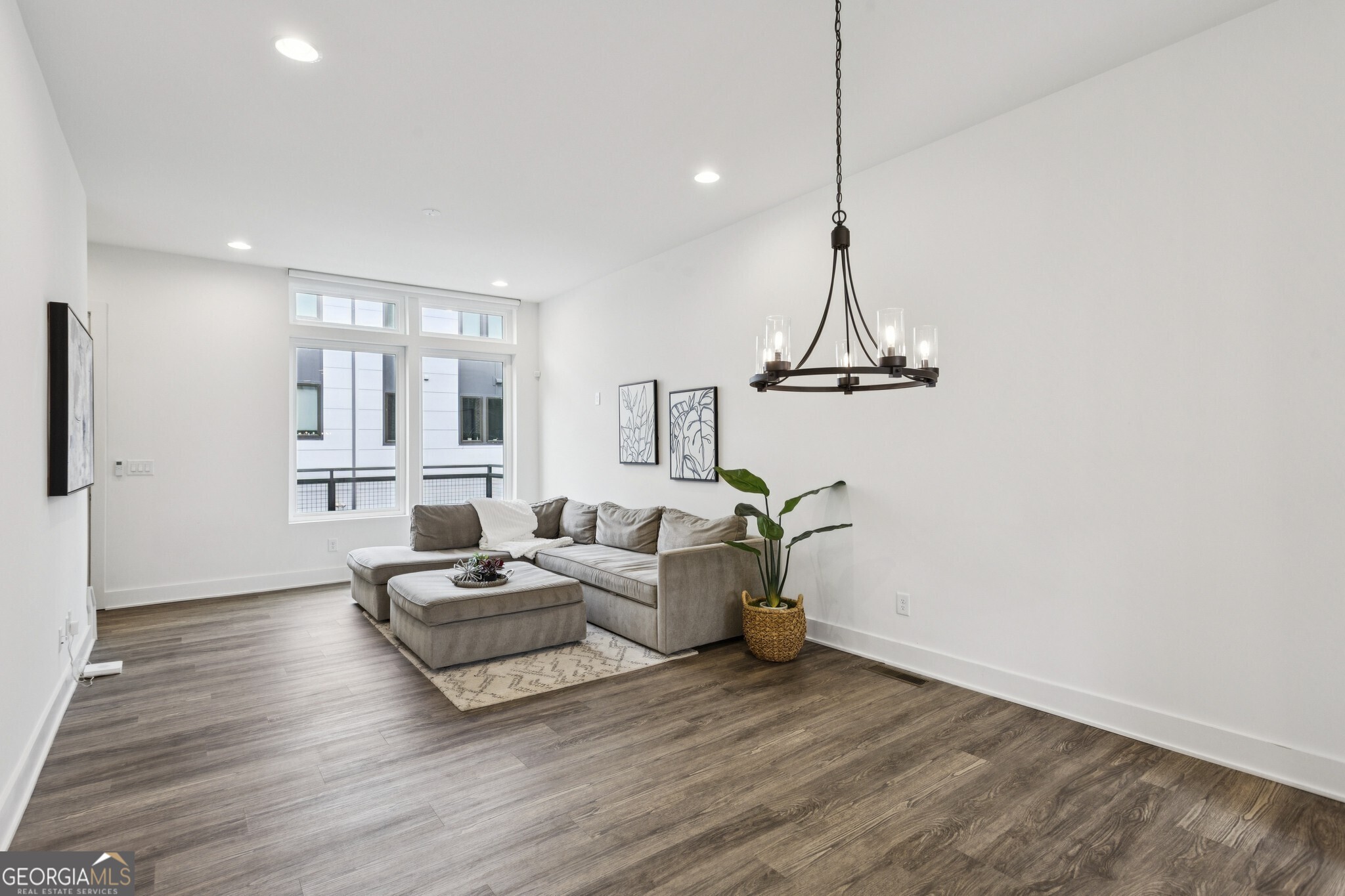 1261 Chelsea Circle NW