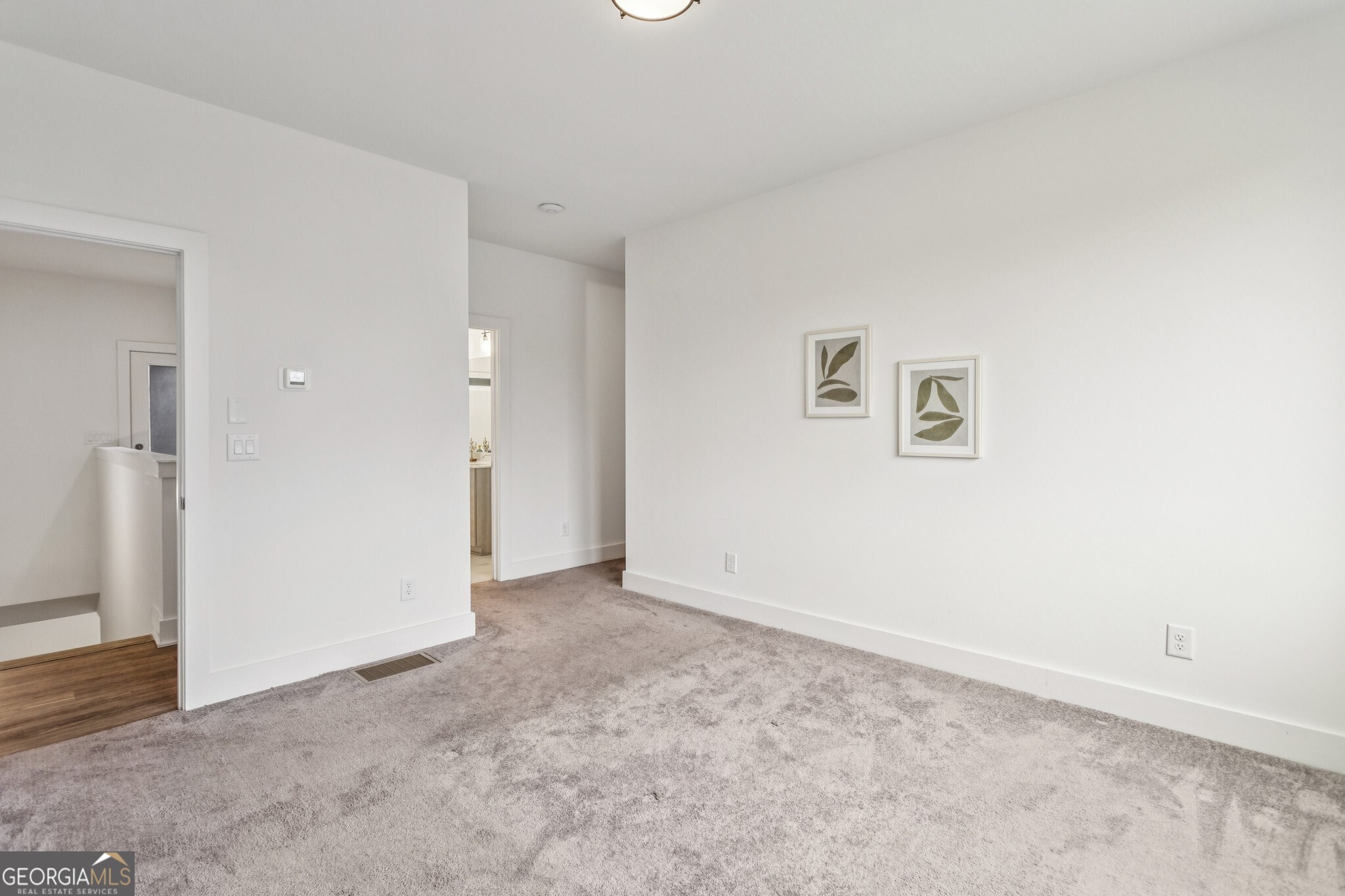 1261 Chelsea Circle NW