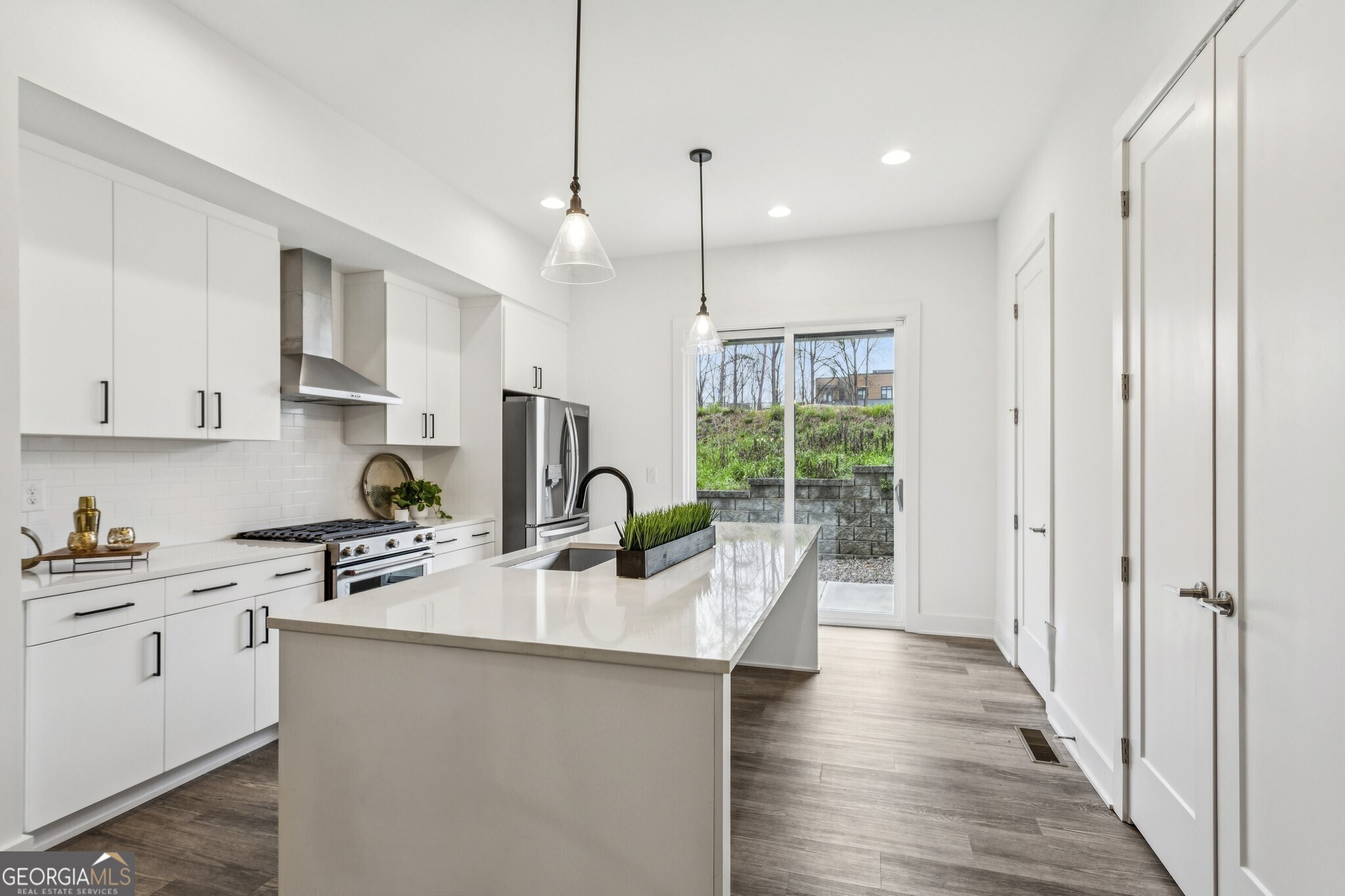 1261 Chelsea Circle NW