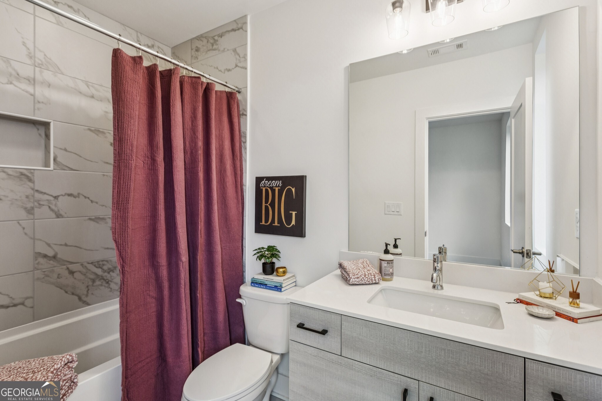 1261 Chelsea Circle NW