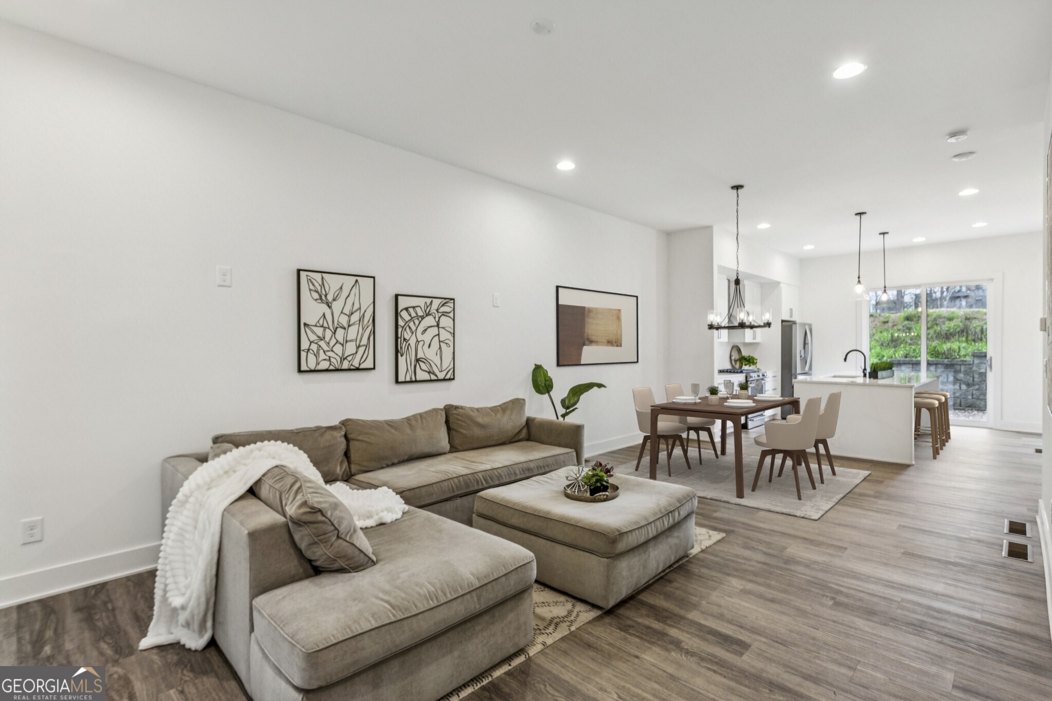 1261 Chelsea Circle NW