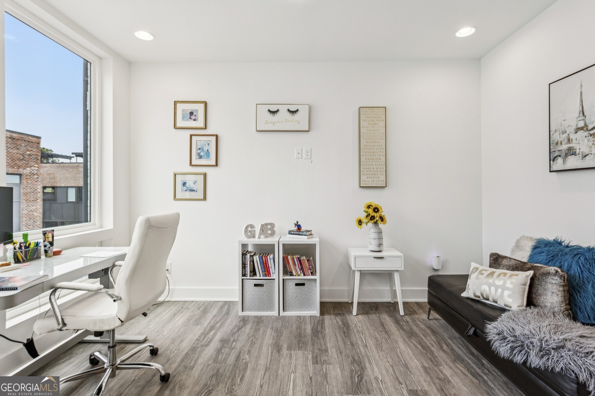 1261 Chelsea Circle NW