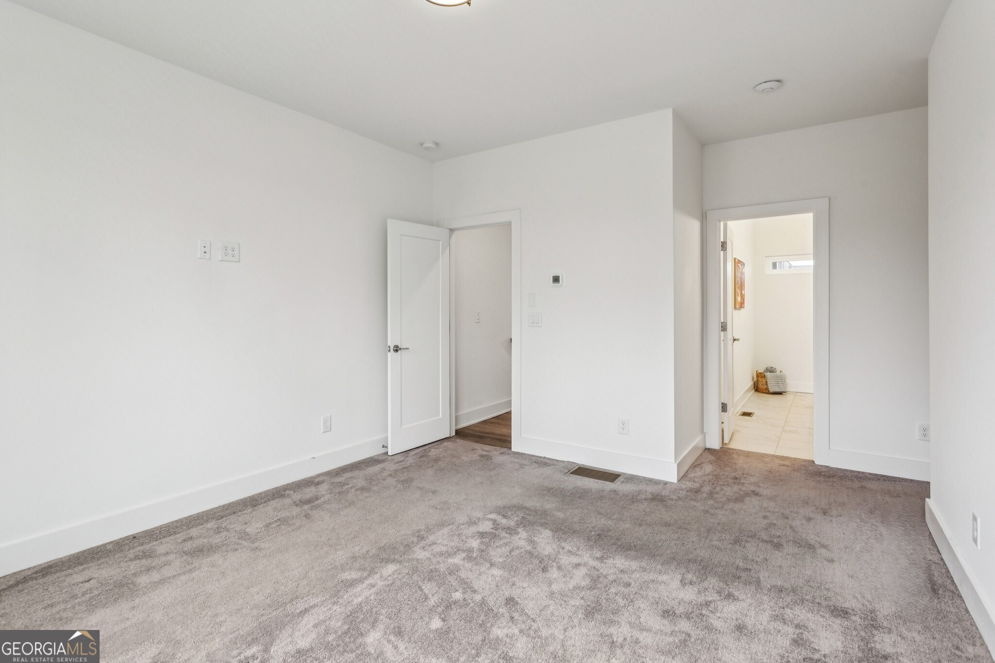 1261 Chelsea Circle NW