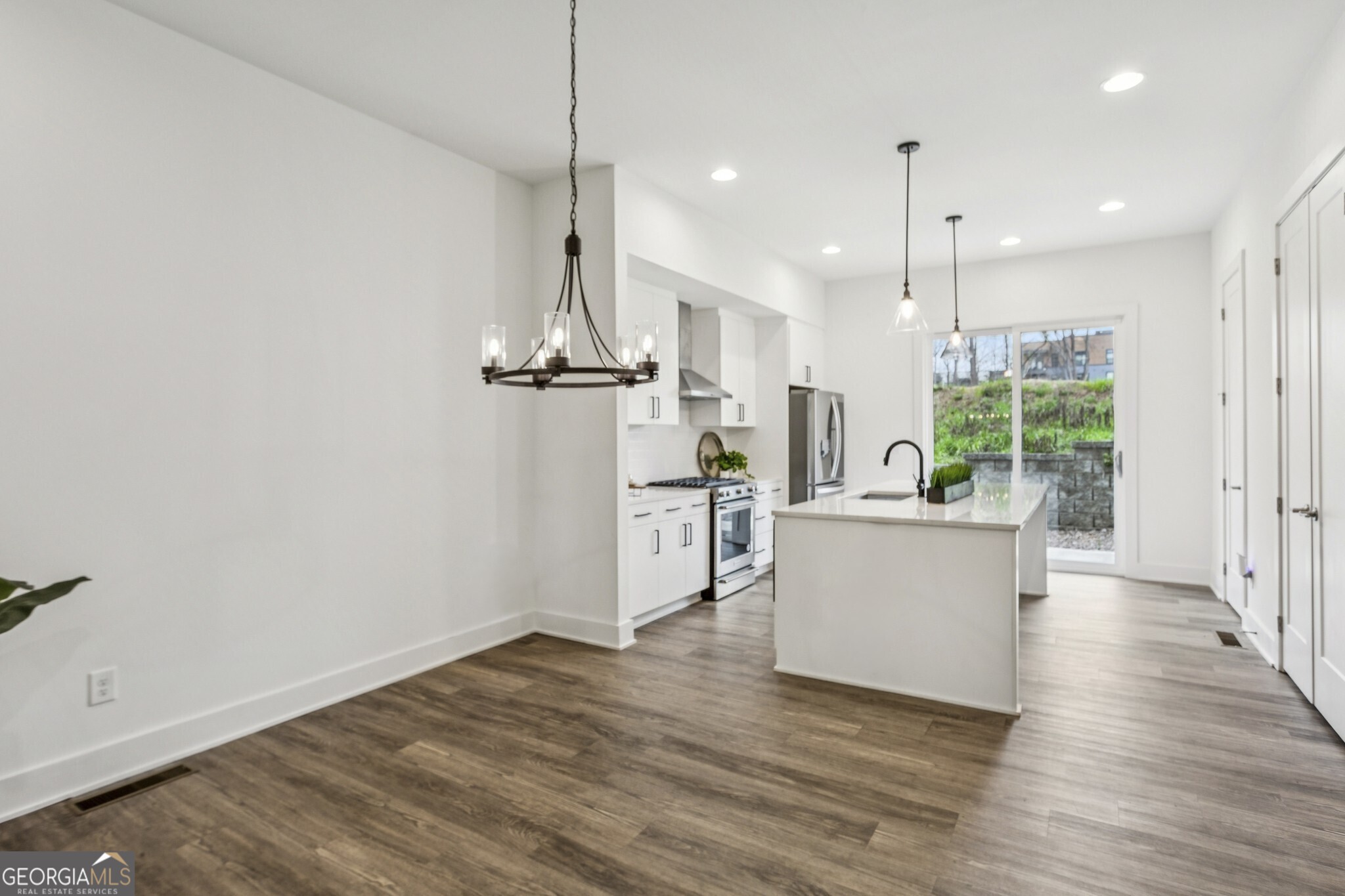 1261 Chelsea Circle NW