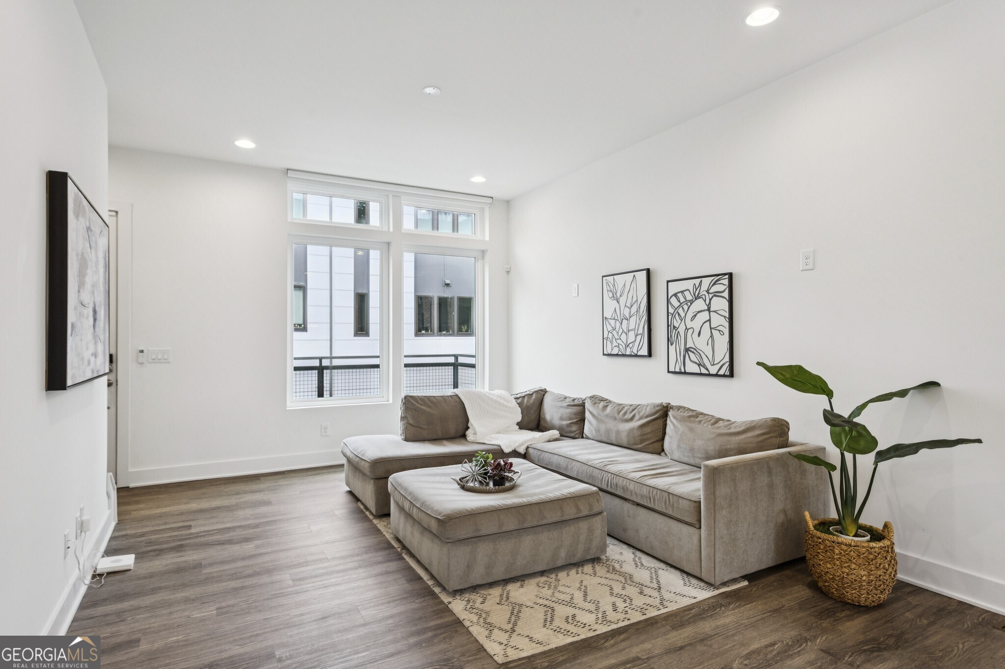 1261 Chelsea Circle NW