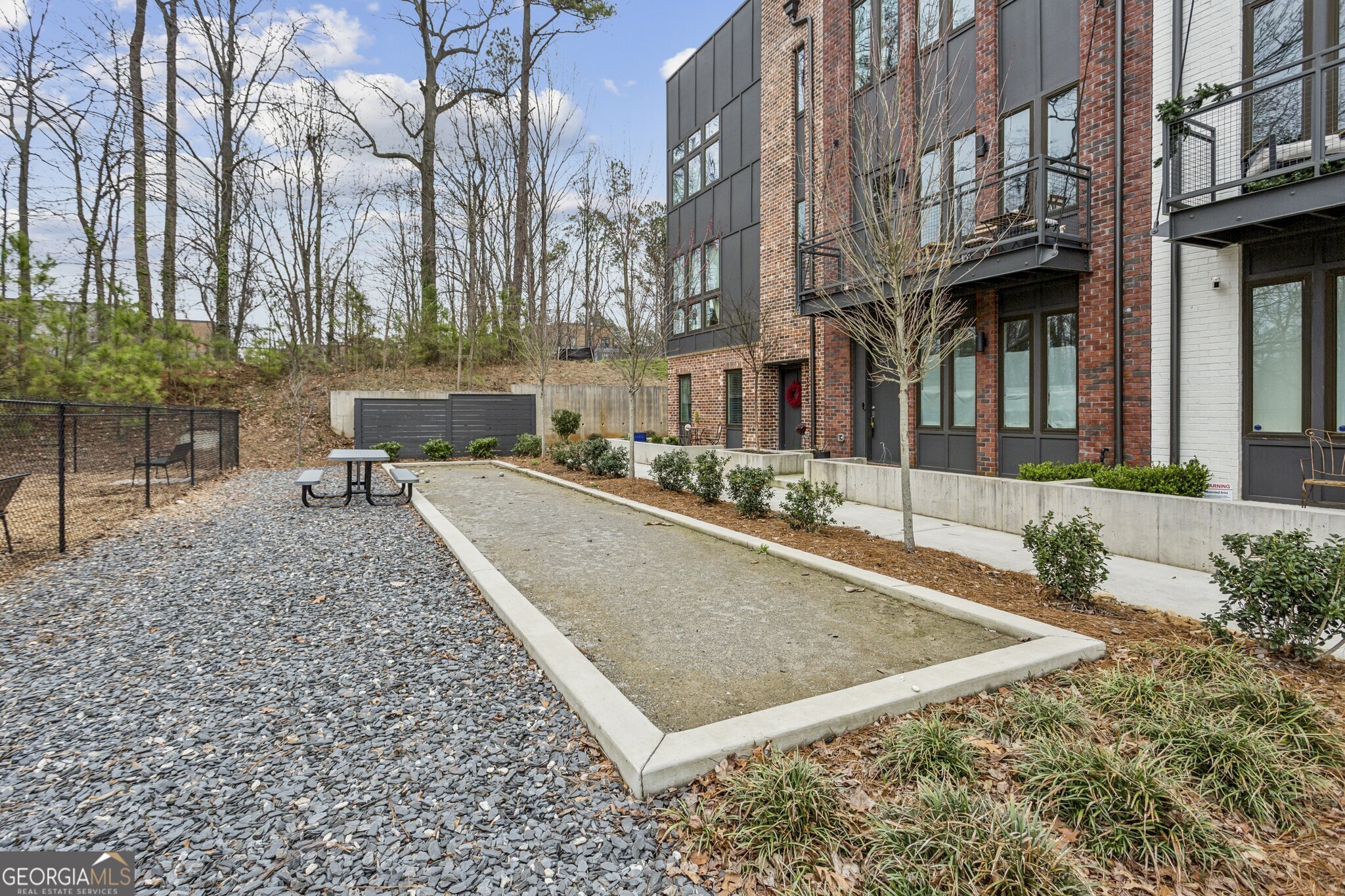 1261 Chelsea Circle NW