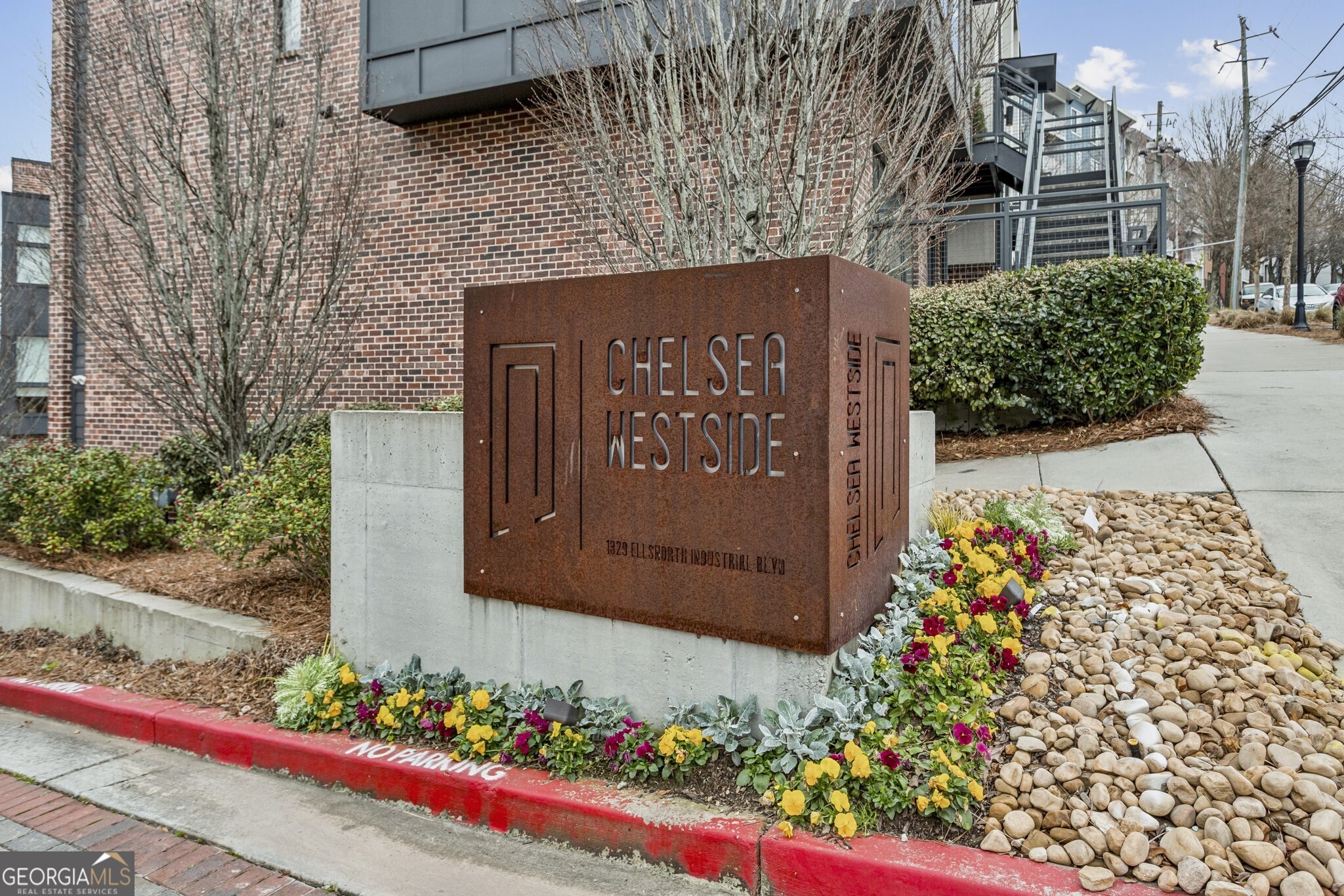 1261 Chelsea Circle NW