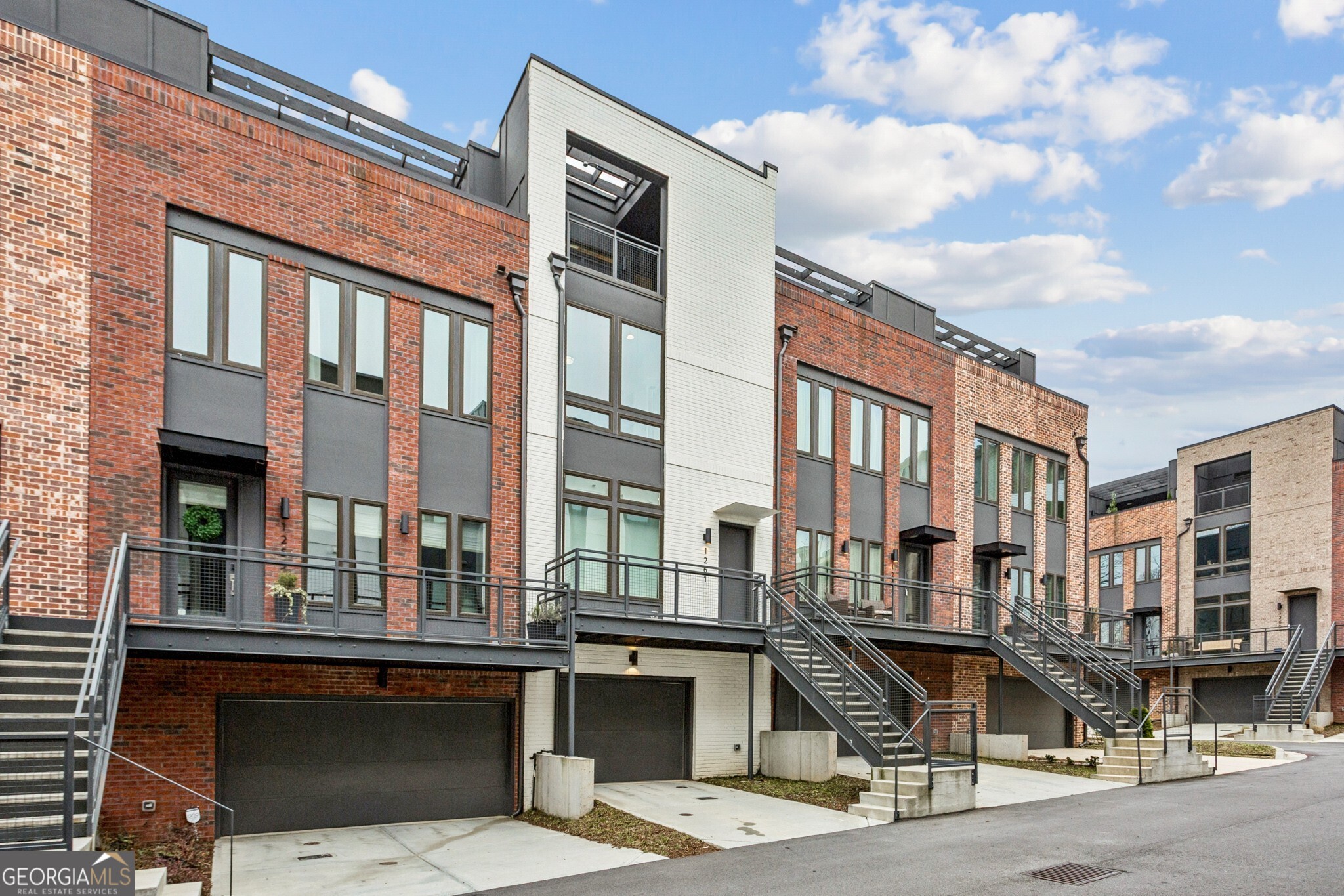 1261 Chelsea Circle NW