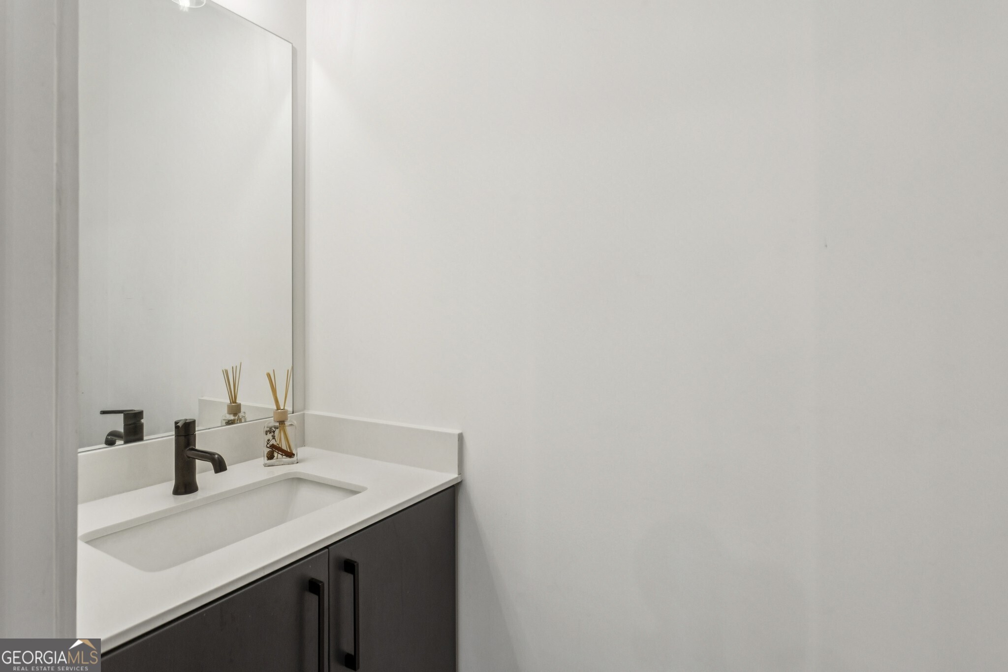 1261 Chelsea Circle NW